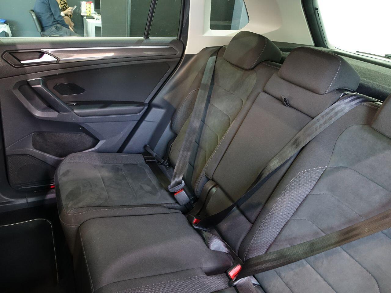 Volkswagen Tiguan - Image 23