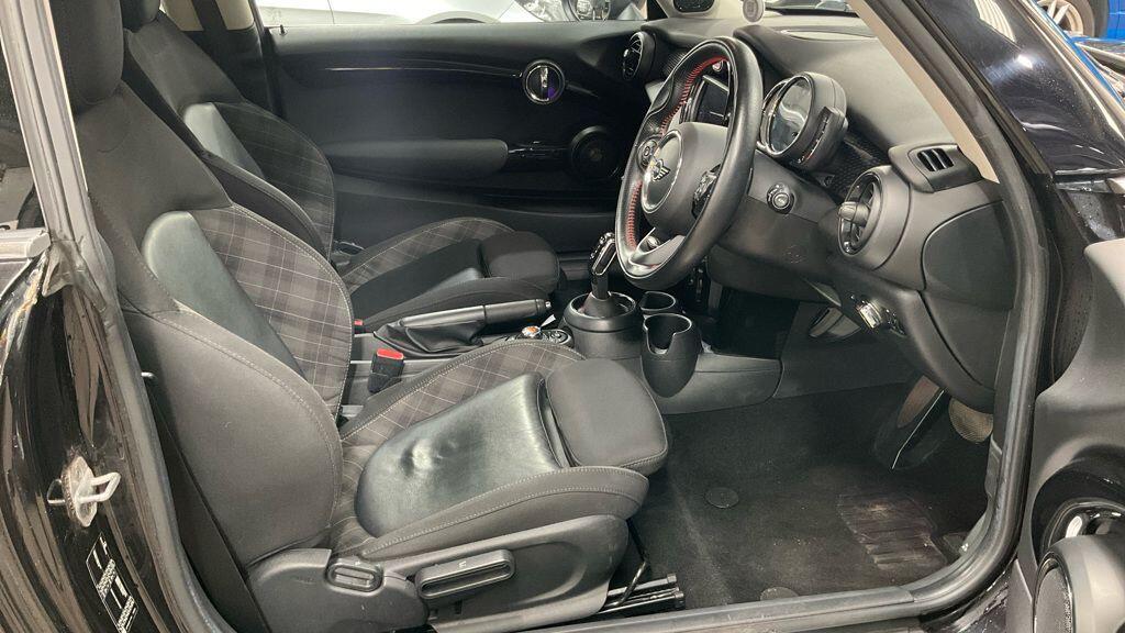 MINI Hatch - Image 2