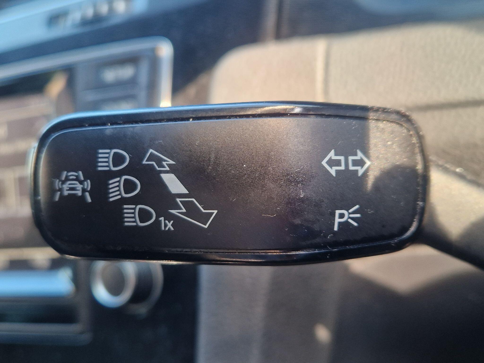 Volkswagen Golf - Image 37