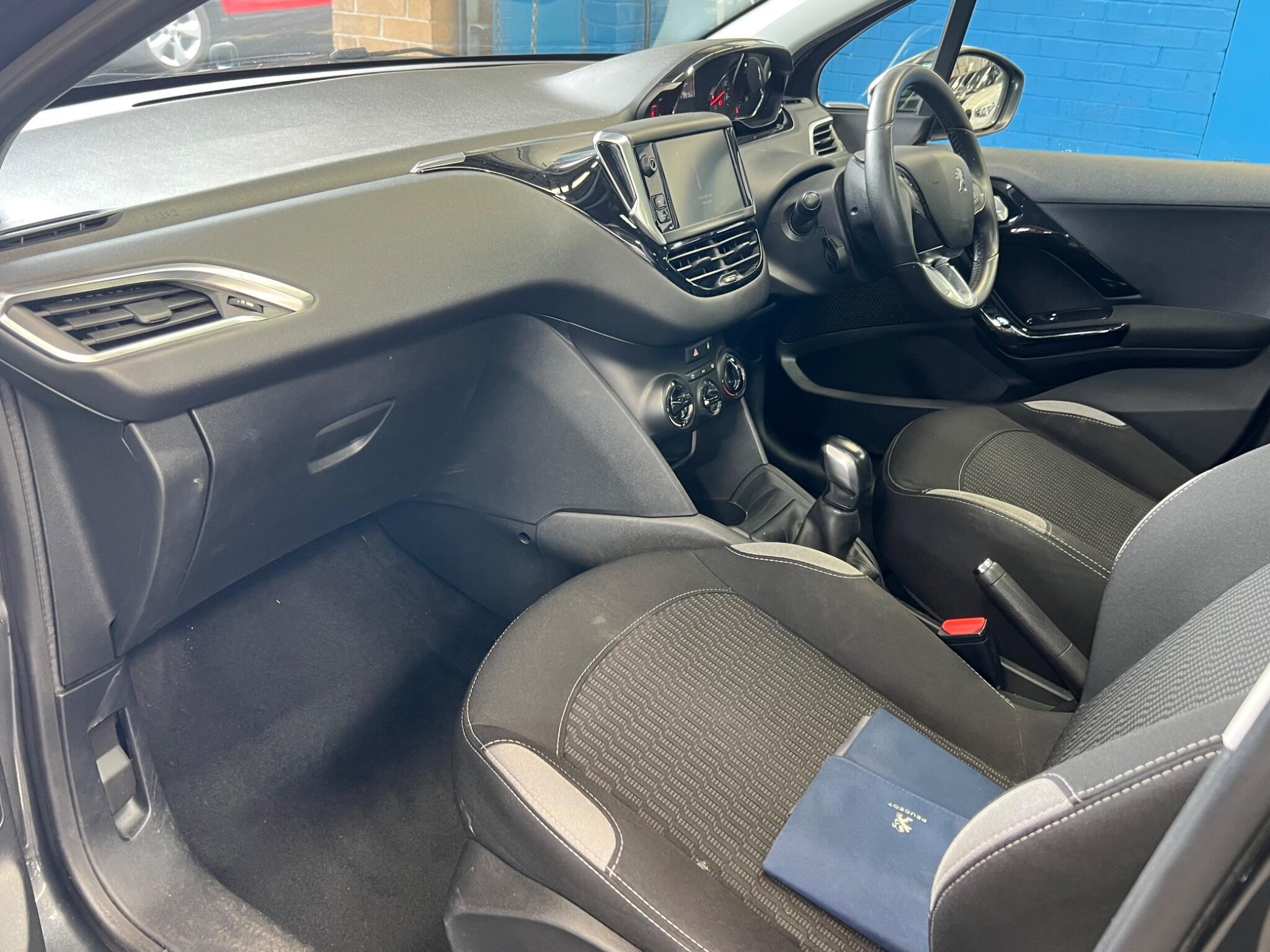 Peugeot 208 - Image 24