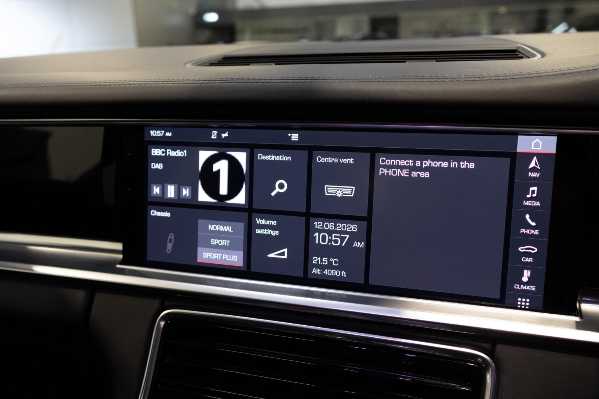 Porsche Panamera - Image 18
