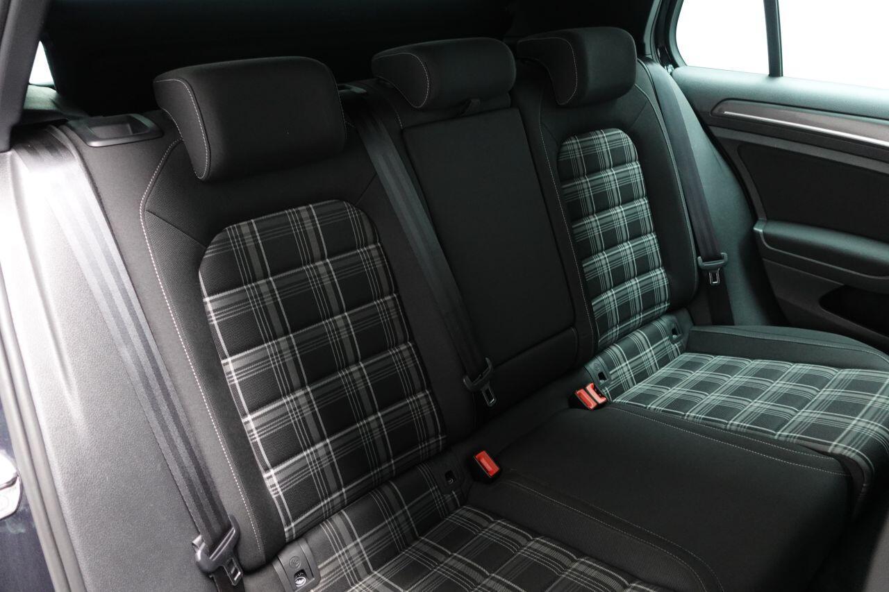 Volkswagen Golf - Image 20