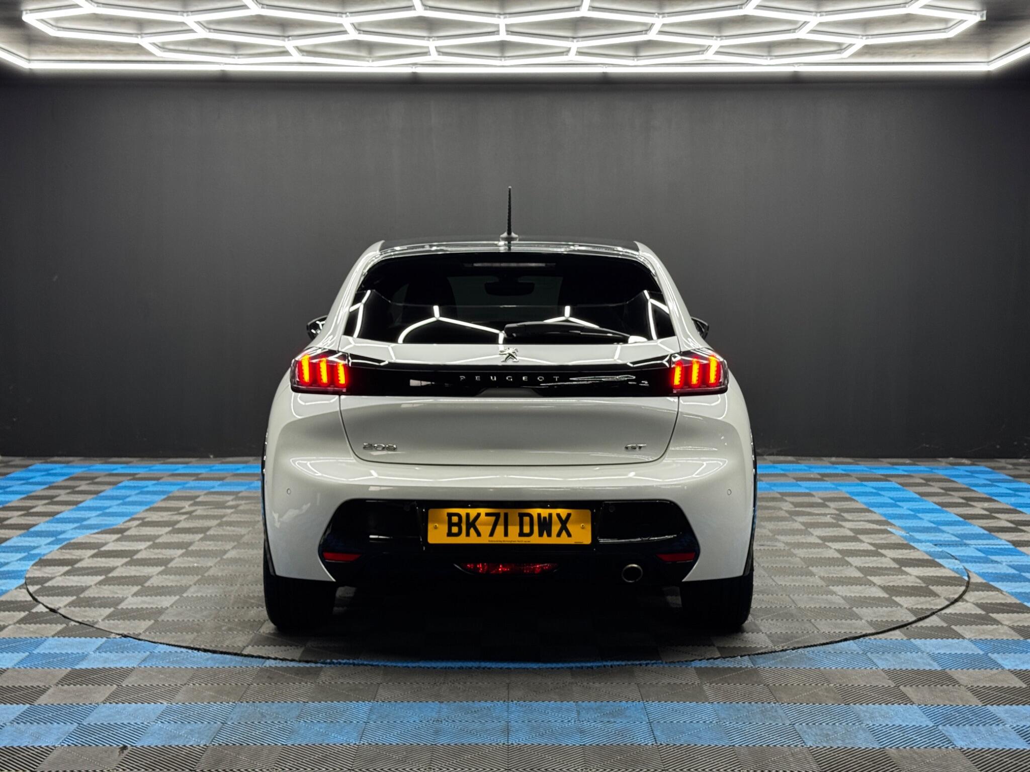 Peugeot 208 - Image 6