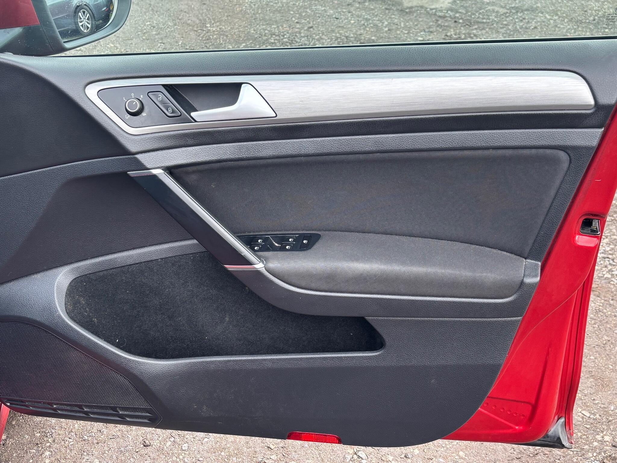 Volkswagen Golf - Image 10