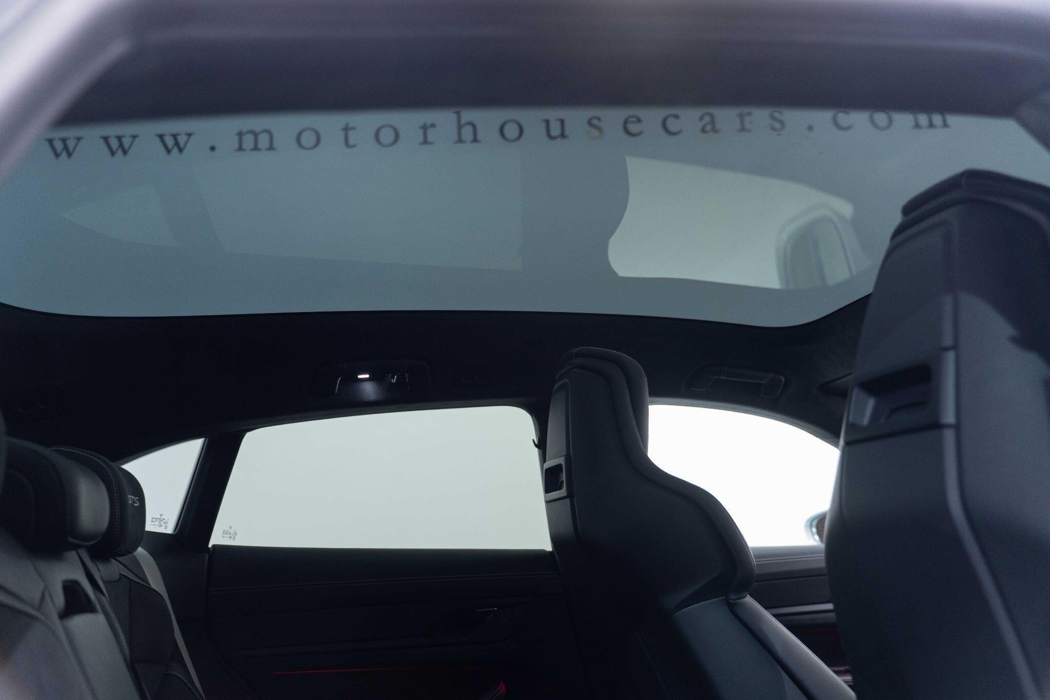 Porsche Taycan - Image 14