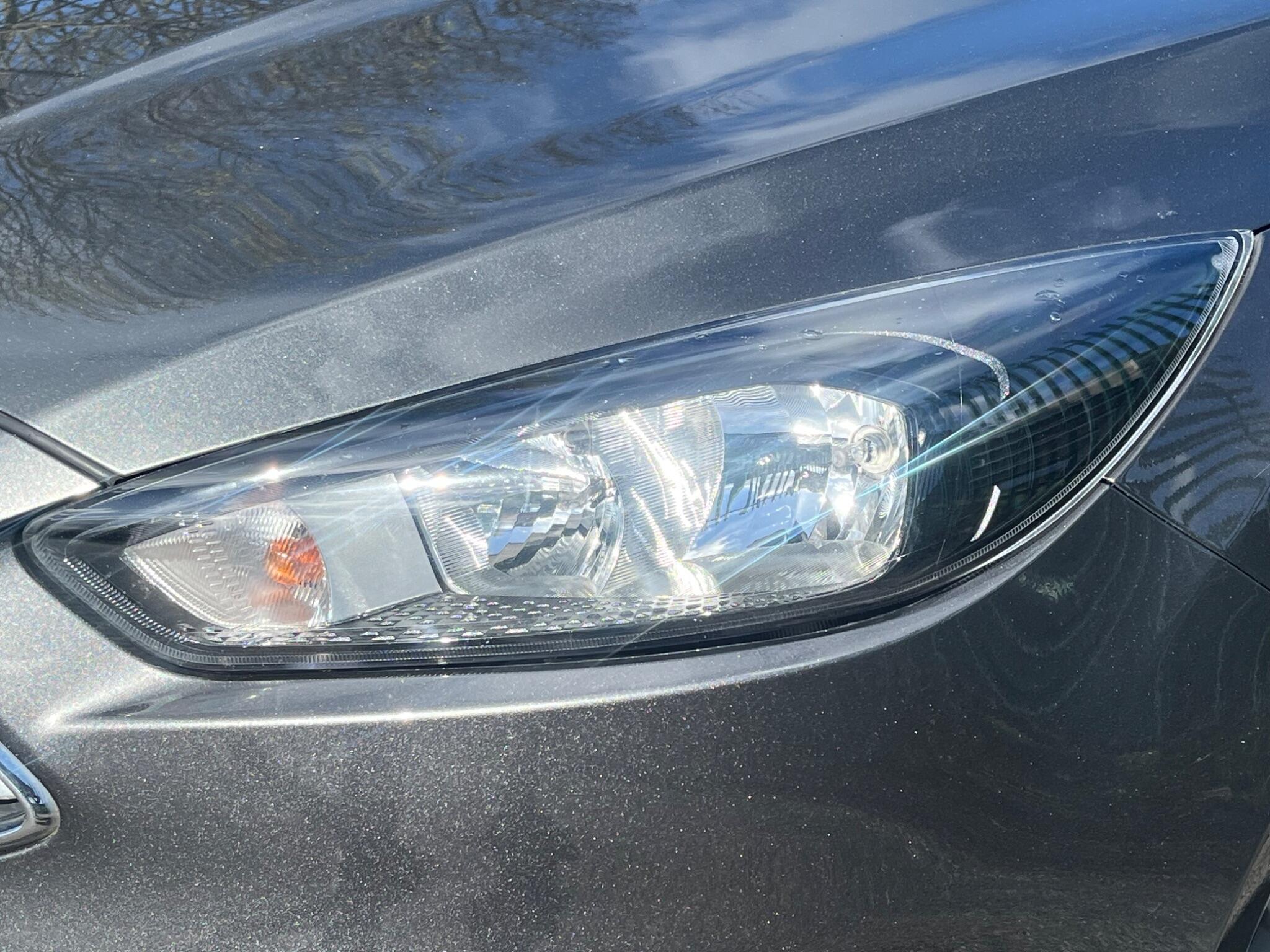 Ford Focus - Image 12