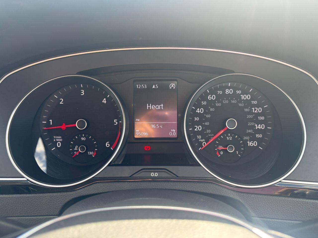 Volkswagen Passat - Image 12