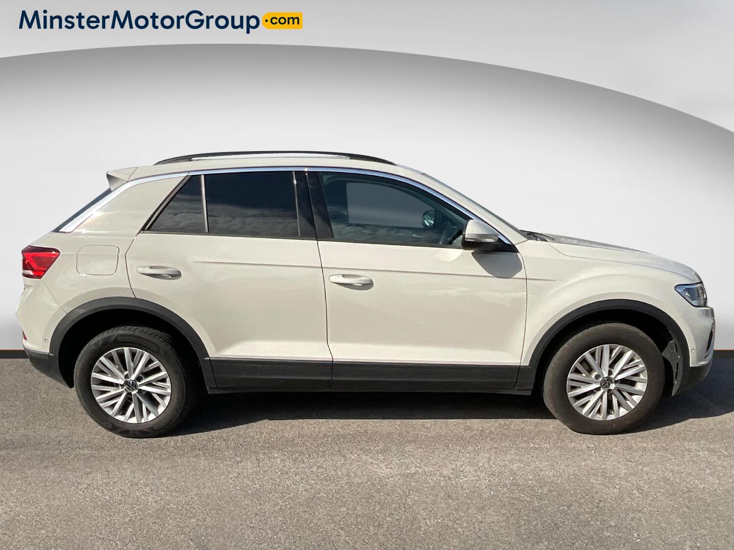 Volkswagen T-Roc - Image 2
