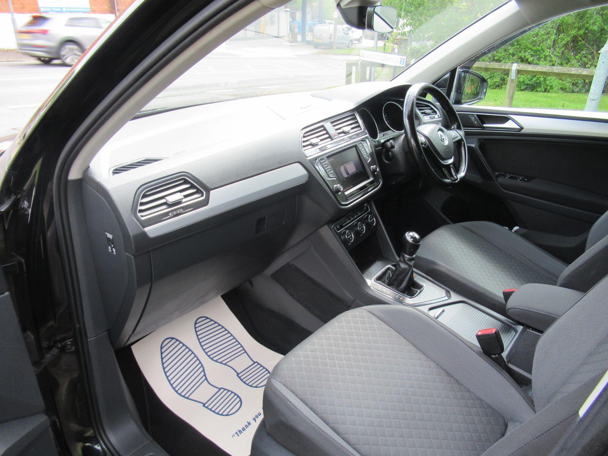 Volkswagen Tiguan - Image 11