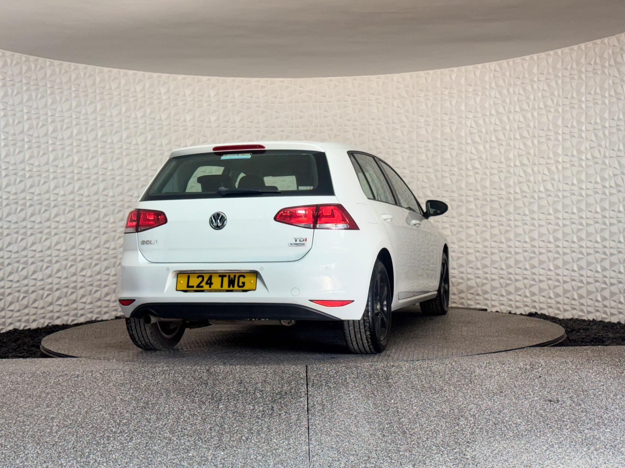 Volkswagen Golf - Image 9