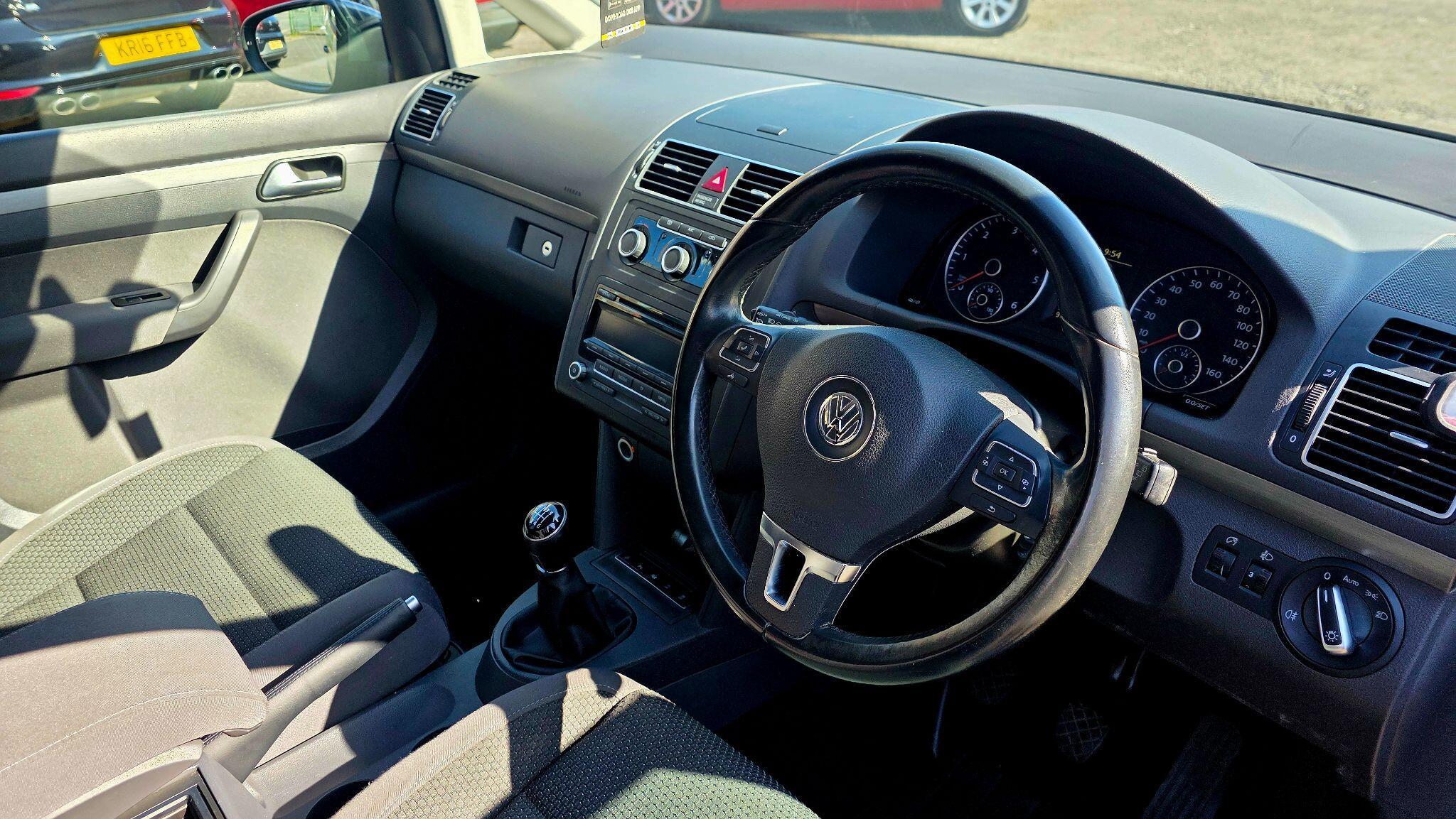 Volkswagen Touran - Image 25