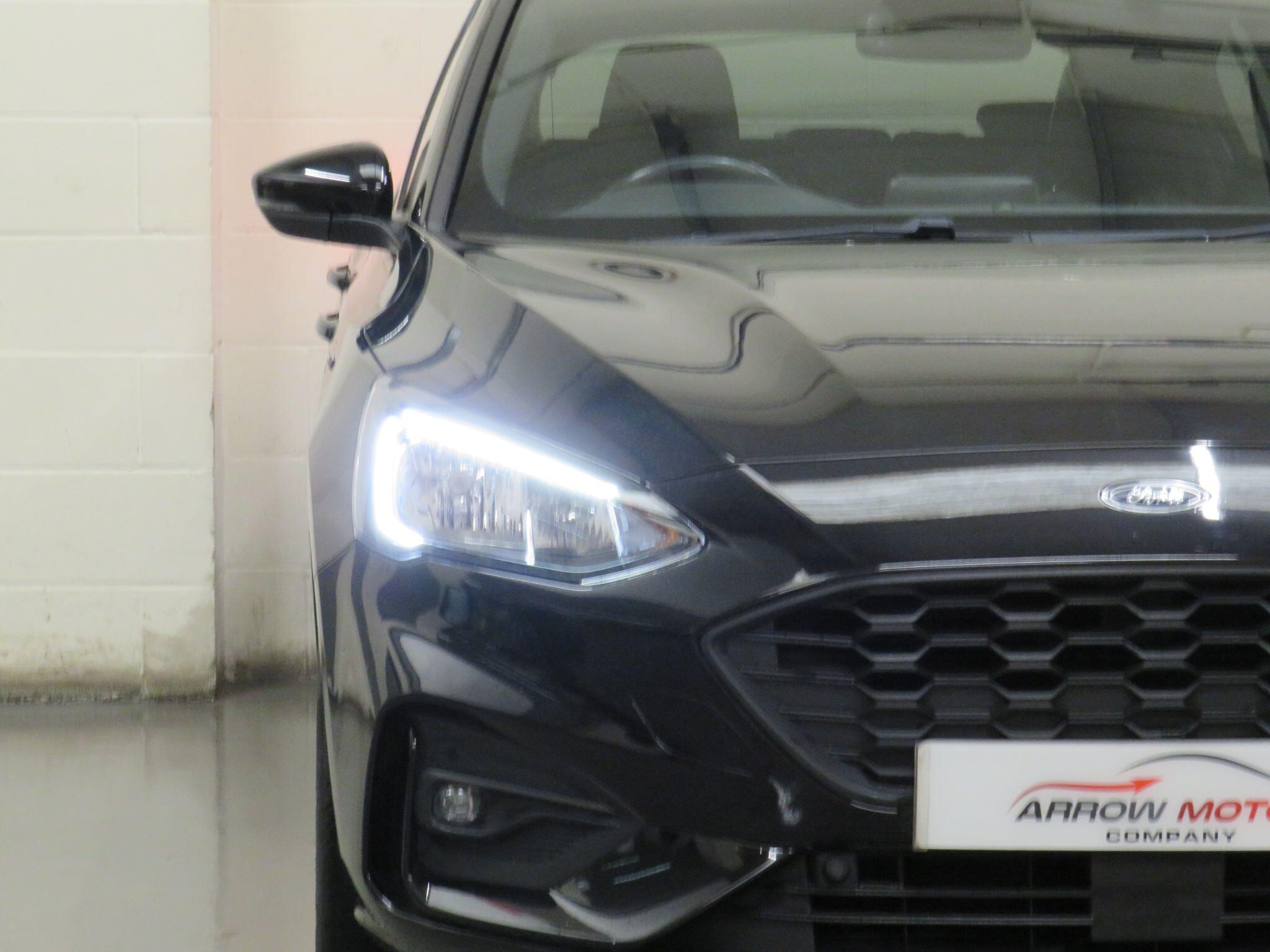 Ford Focus - Image 11