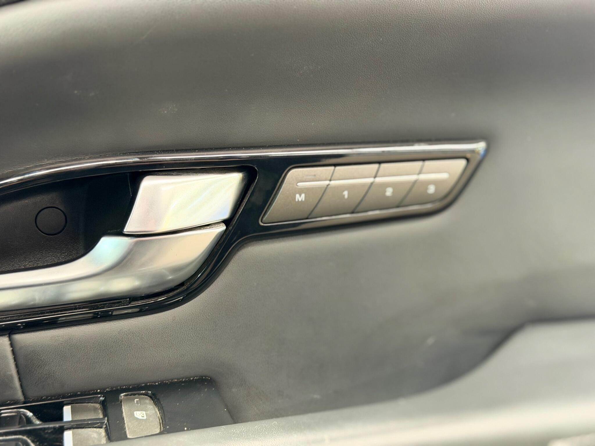 Land Rover Range Rover Evoque - Image 26