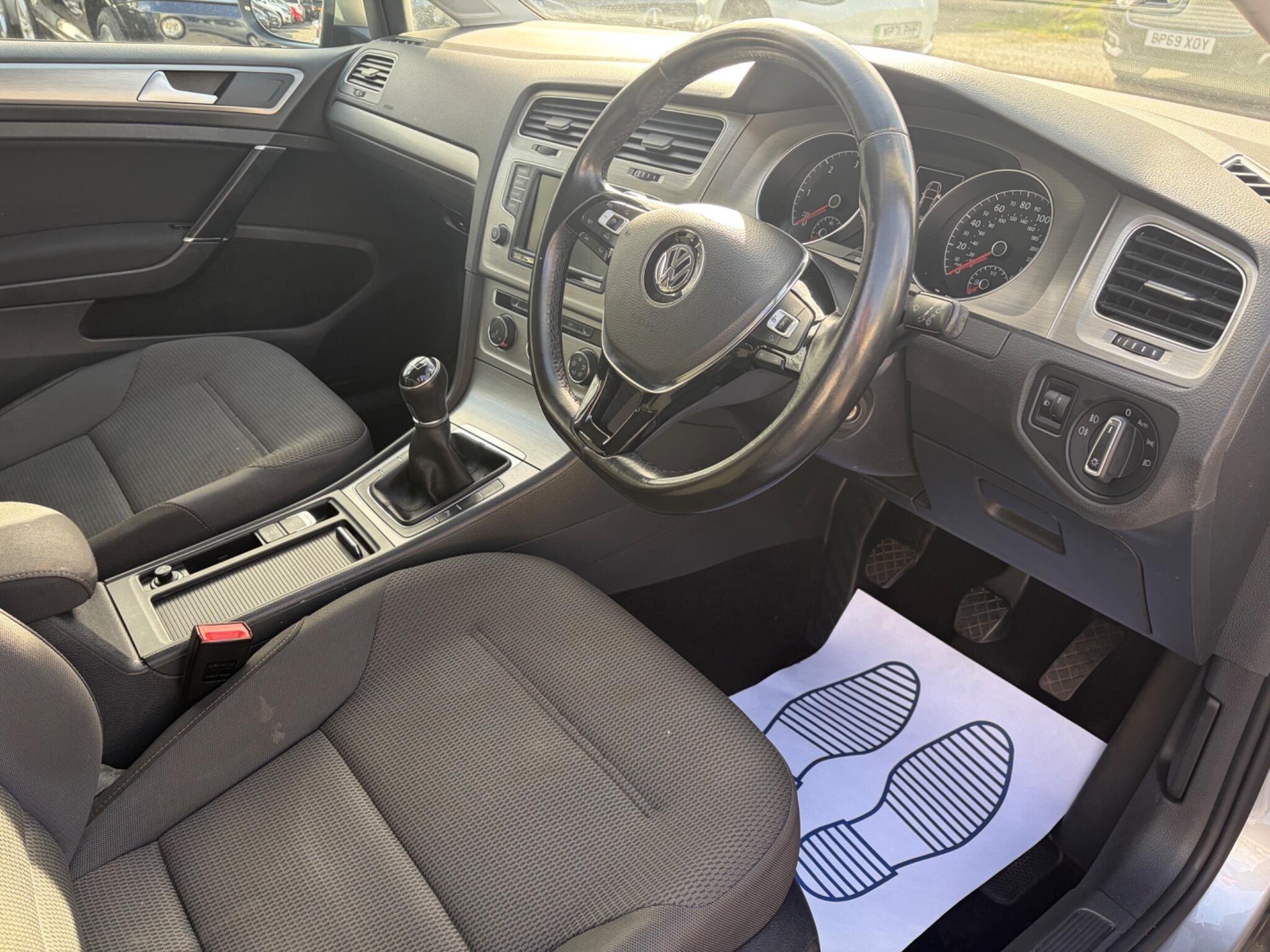 Volkswagen Golf - Image 35