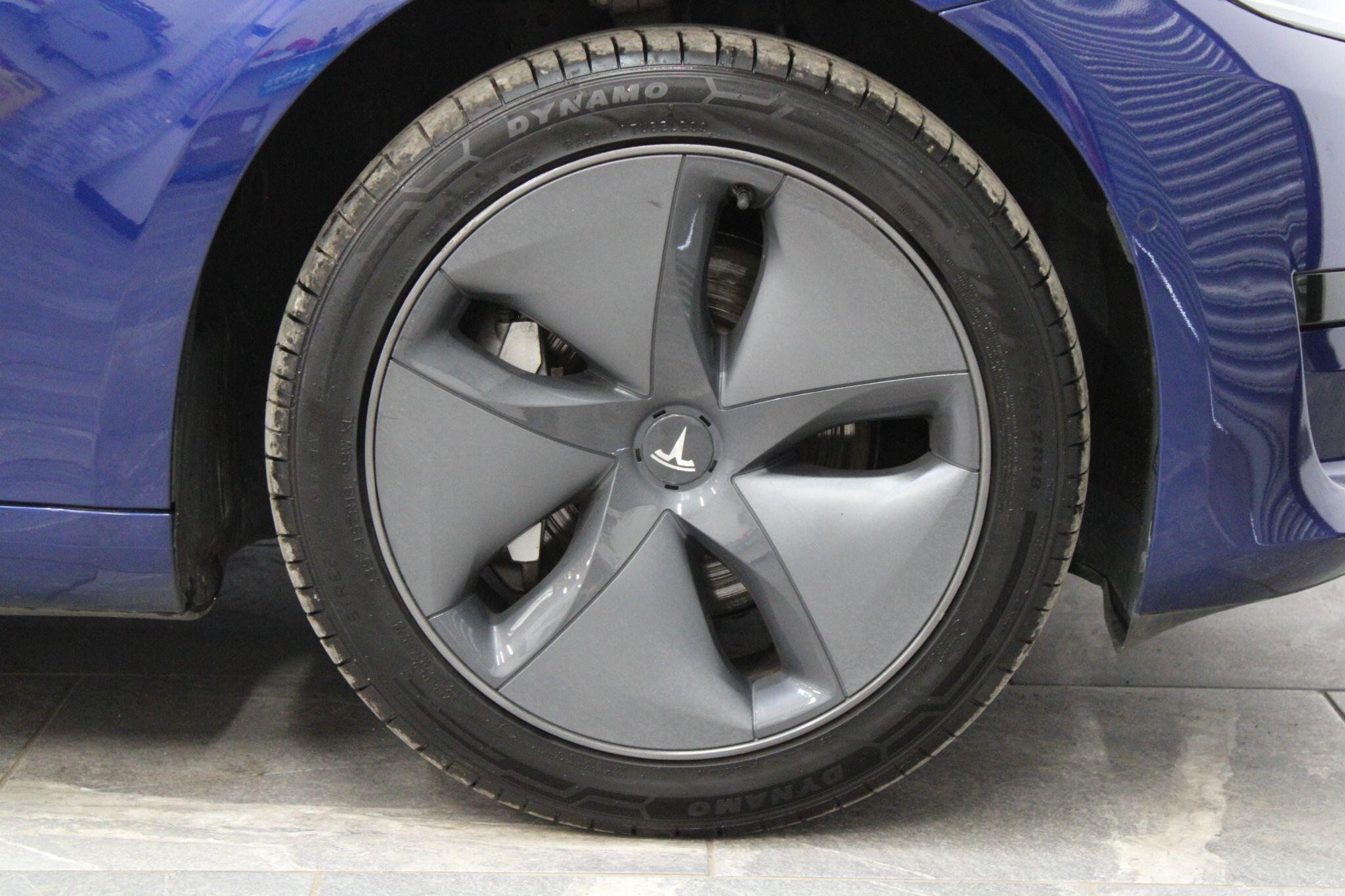 Tesla Model 3 - Image 9