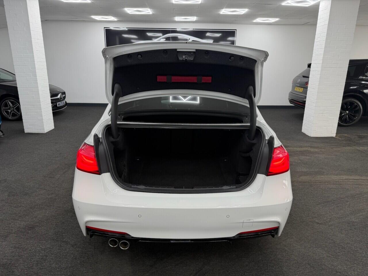 BMW 3 Series - Image 20