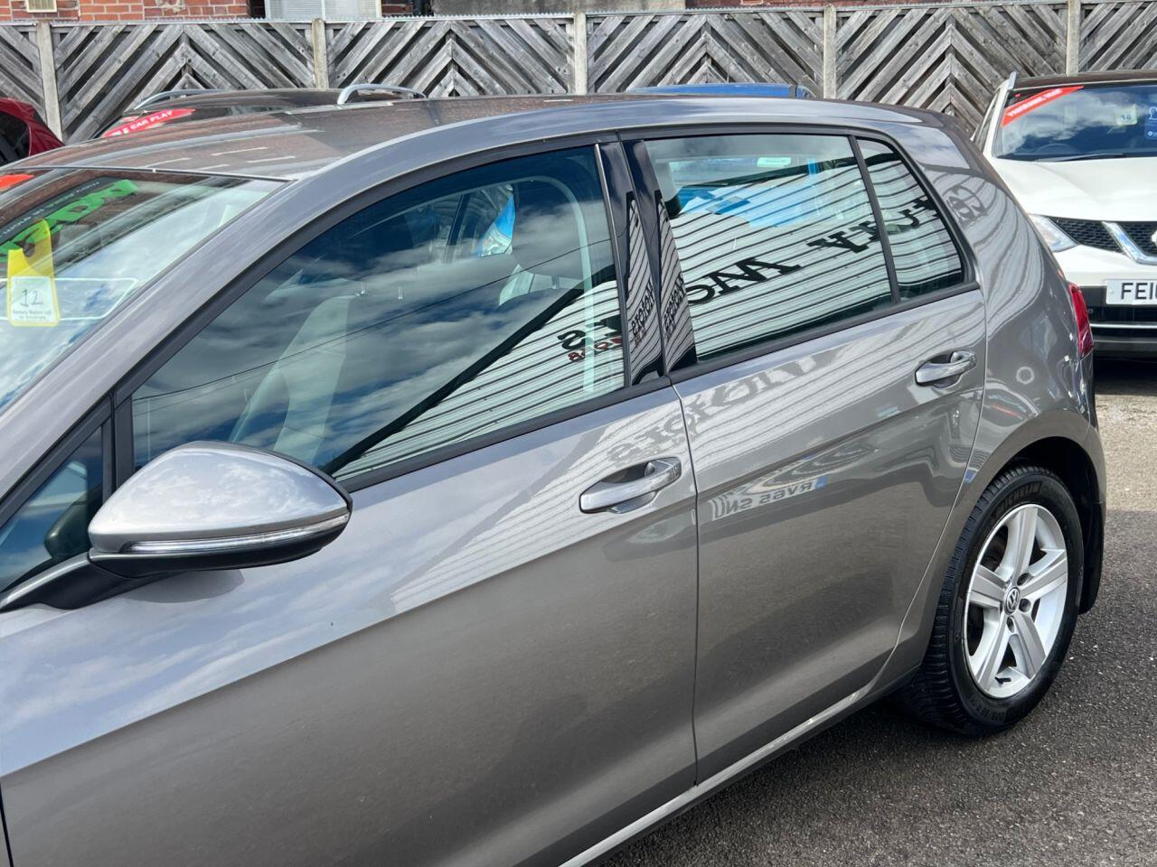 Volkswagen Golf - Image 12