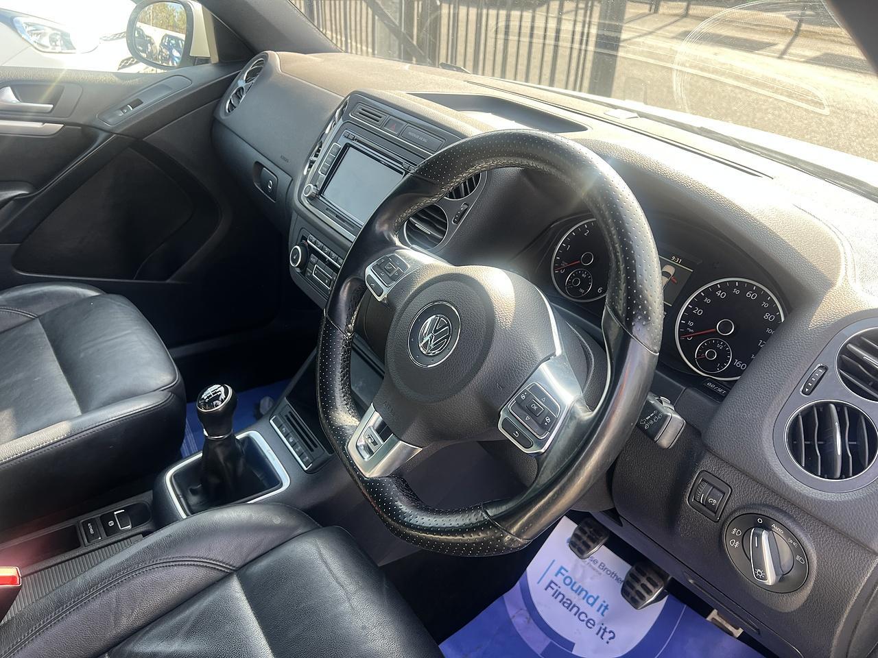 Volkswagen Tiguan - Image 12