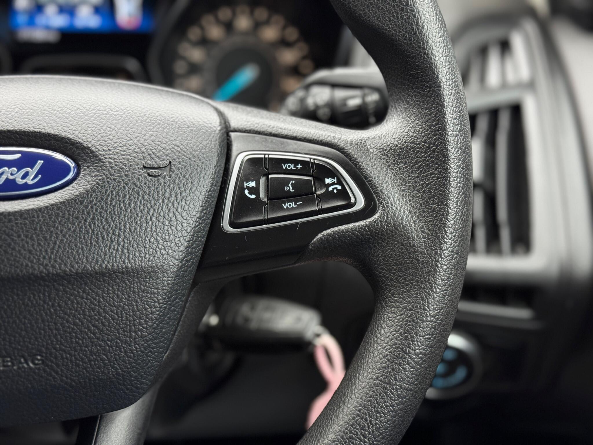 Ford Focus - Image 21