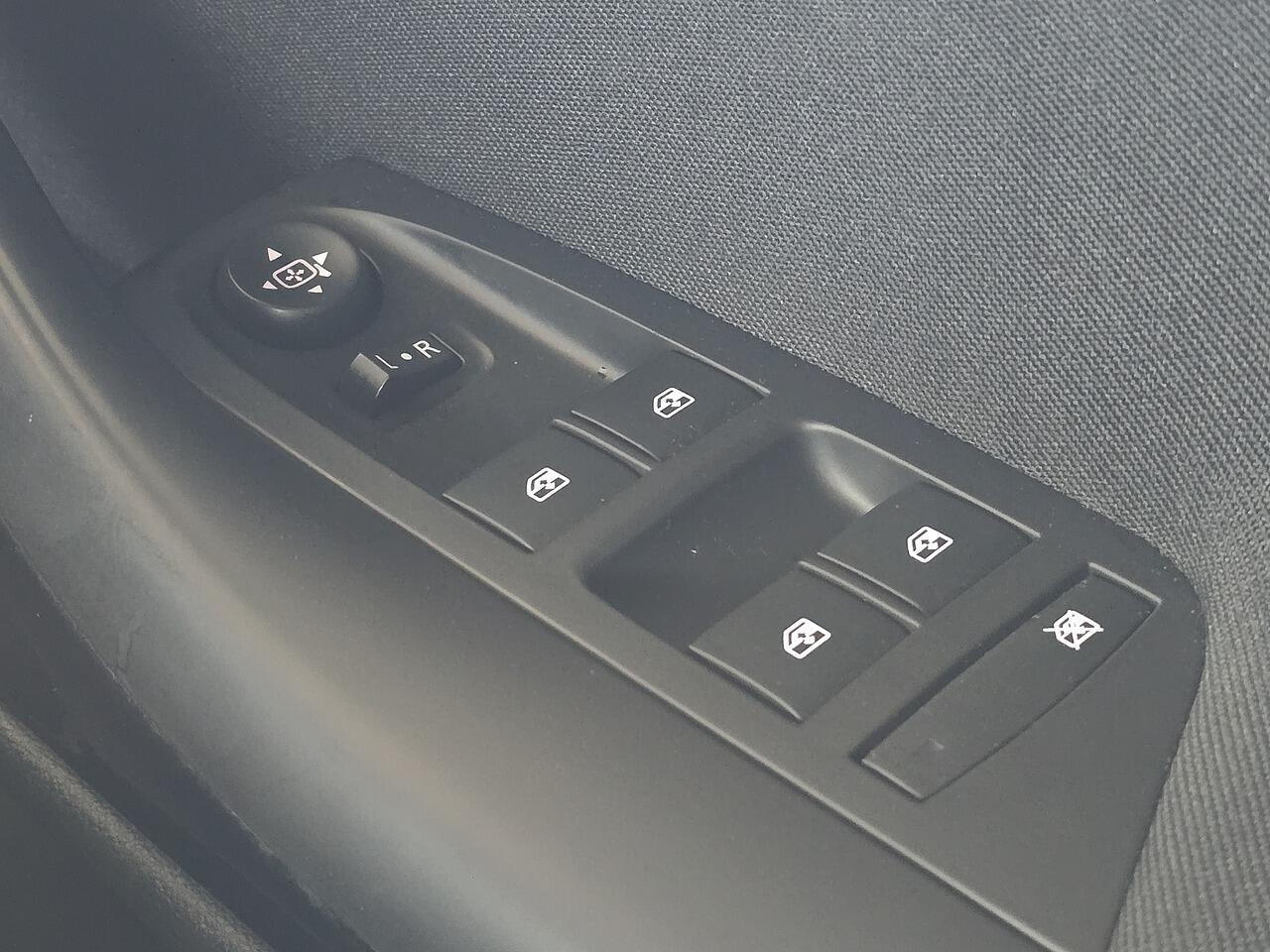 Vauxhall Astra - Image 26