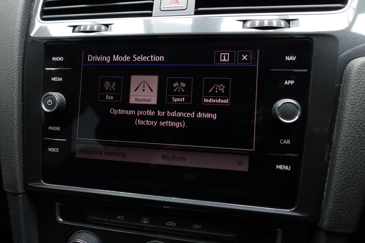 Volkswagen Golf - Image 32