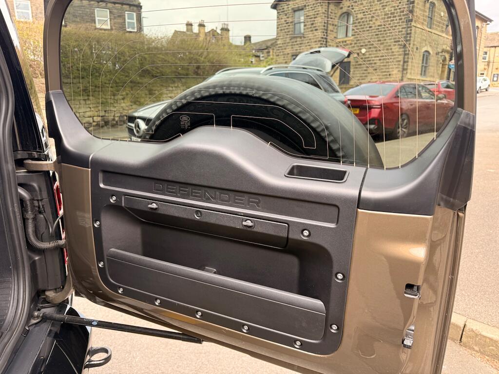 Land Rover Defender 90 - Image 36