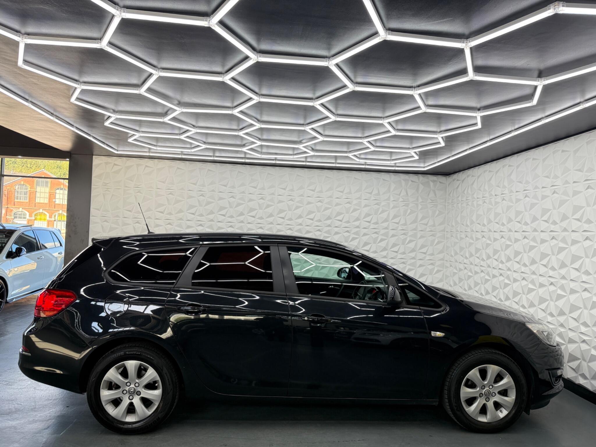 Vauxhall Astra - Image 16