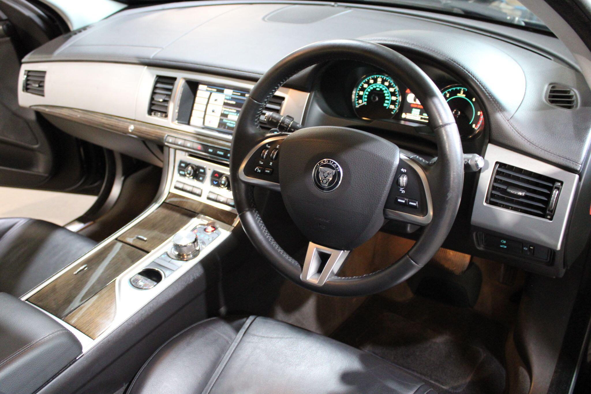 Jaguar XF - Image 3