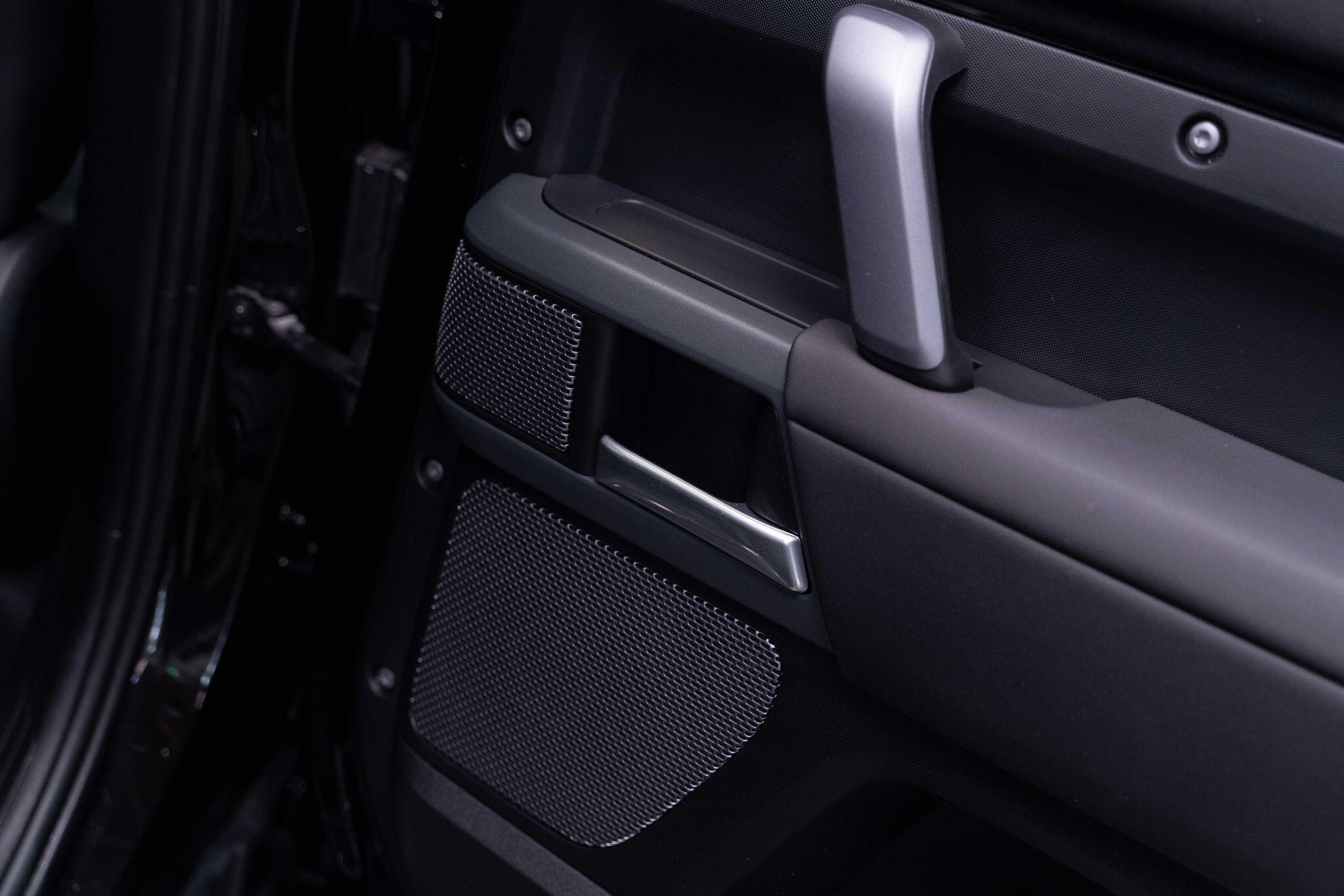 Land Rover Defender 110 - Image 49