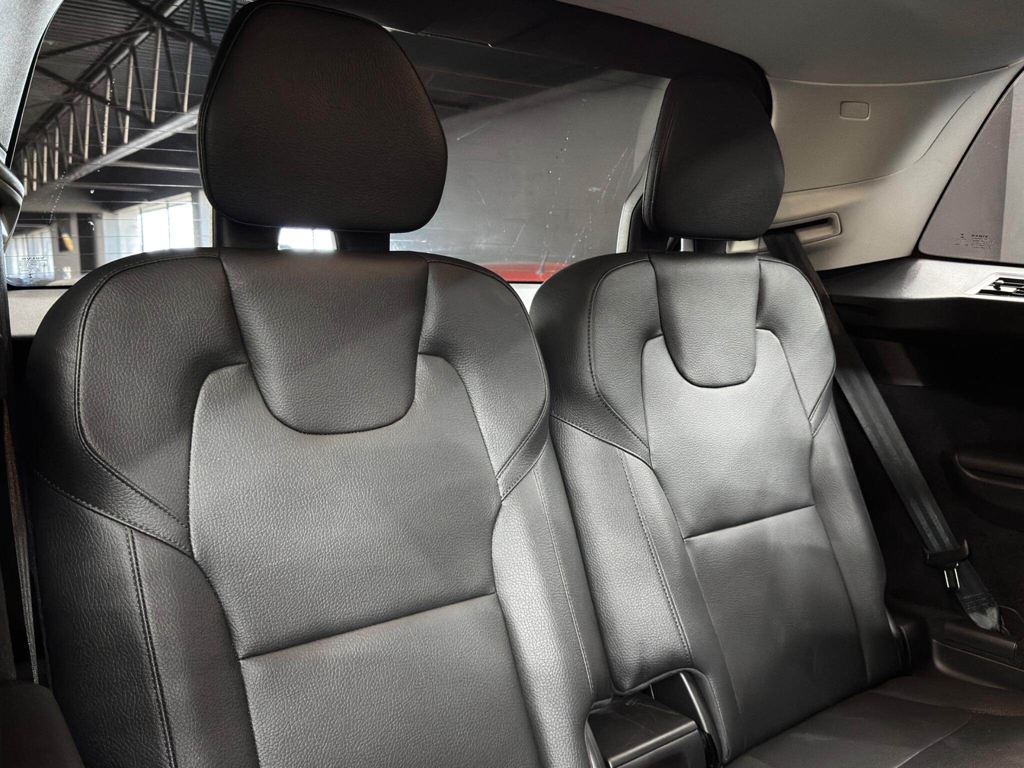 Volvo XC90 - Image 17