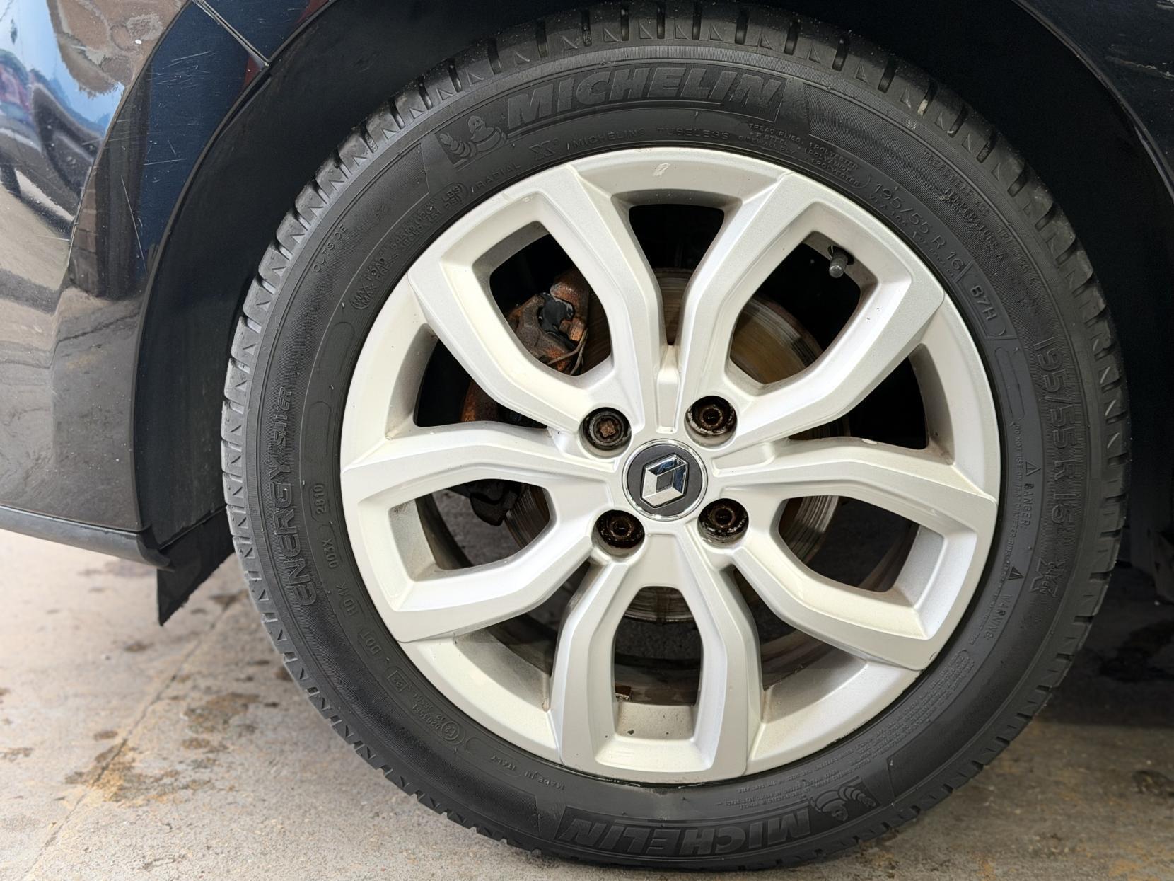 Renault Clio - Image 15
