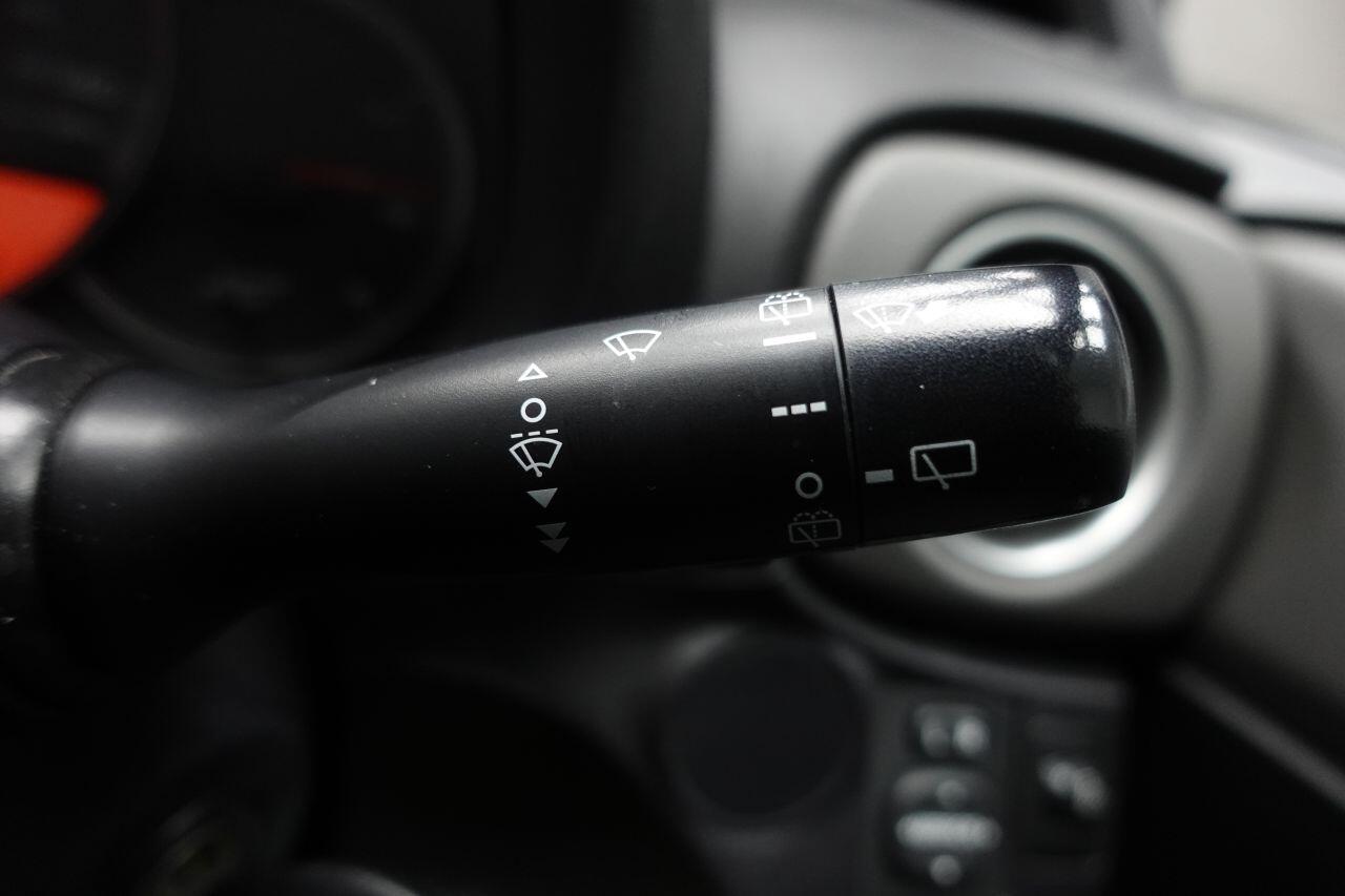 Toyota Yaris - Image 33