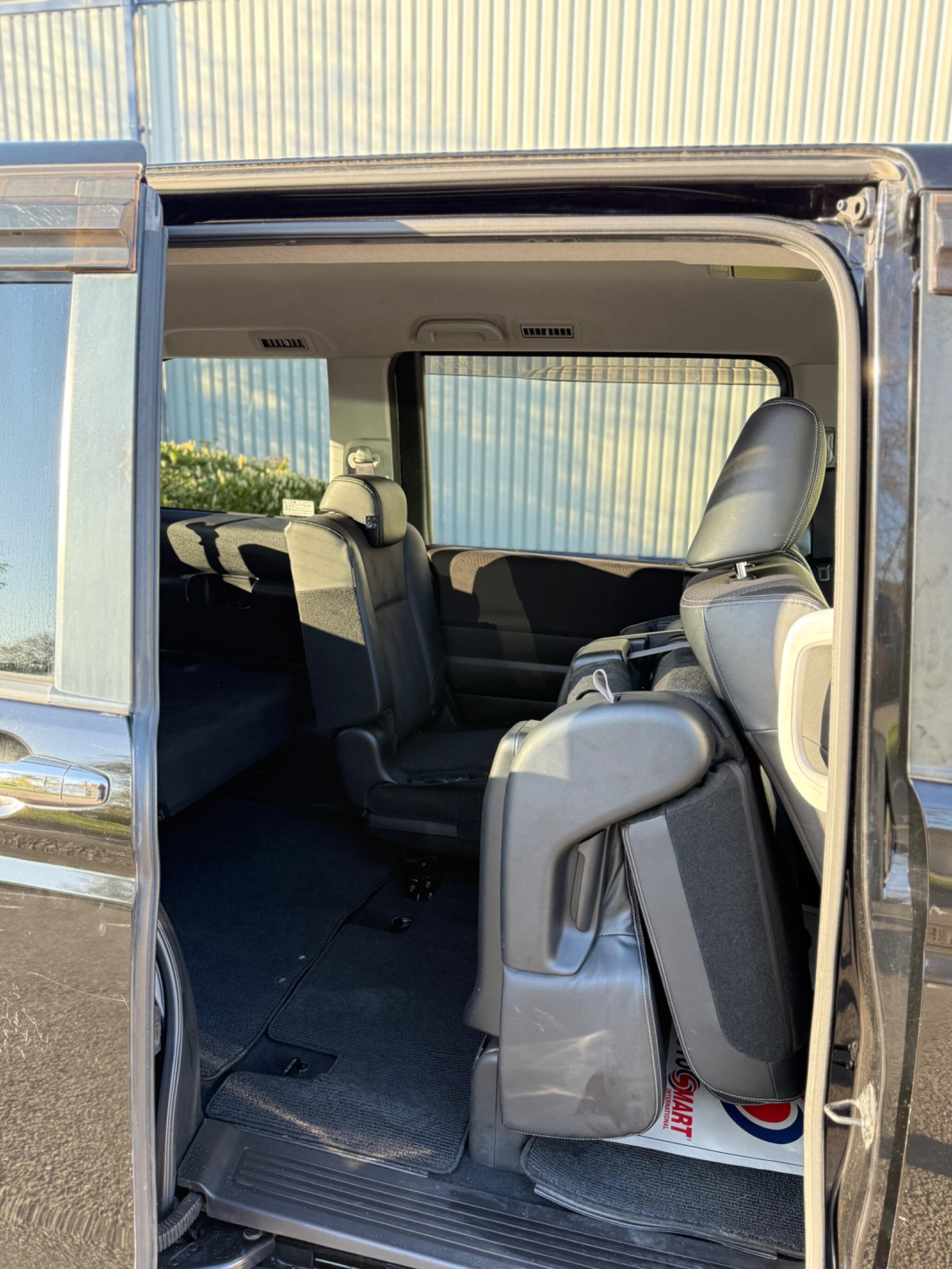 Honda Stepwagon - Image 23