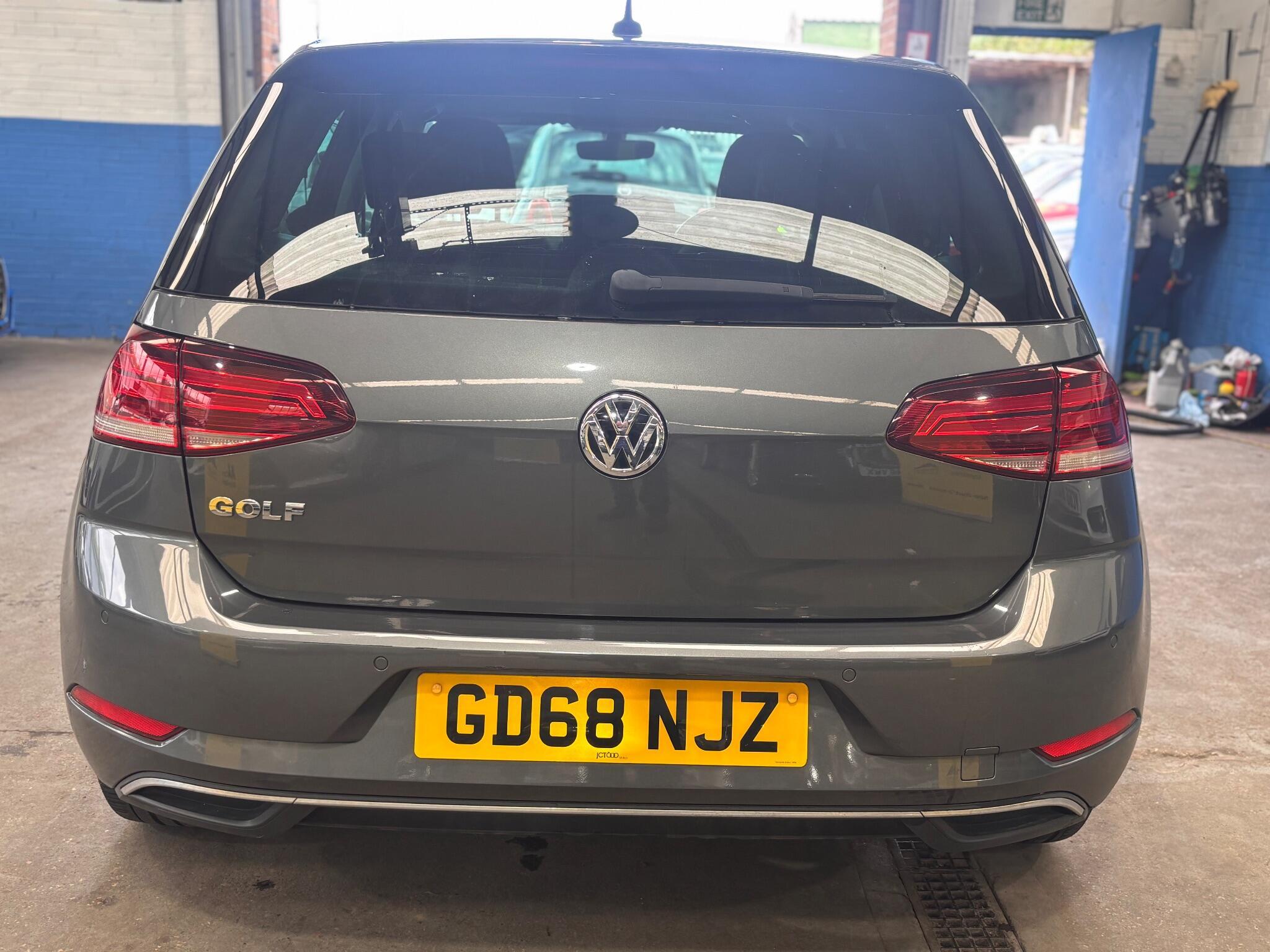 Volkswagen Golf - Image 8