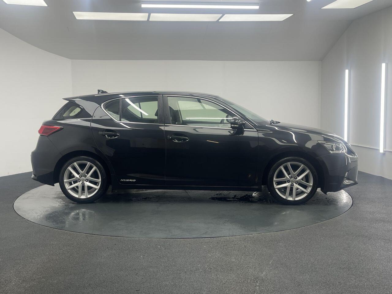 Lexus CT - Image 18
