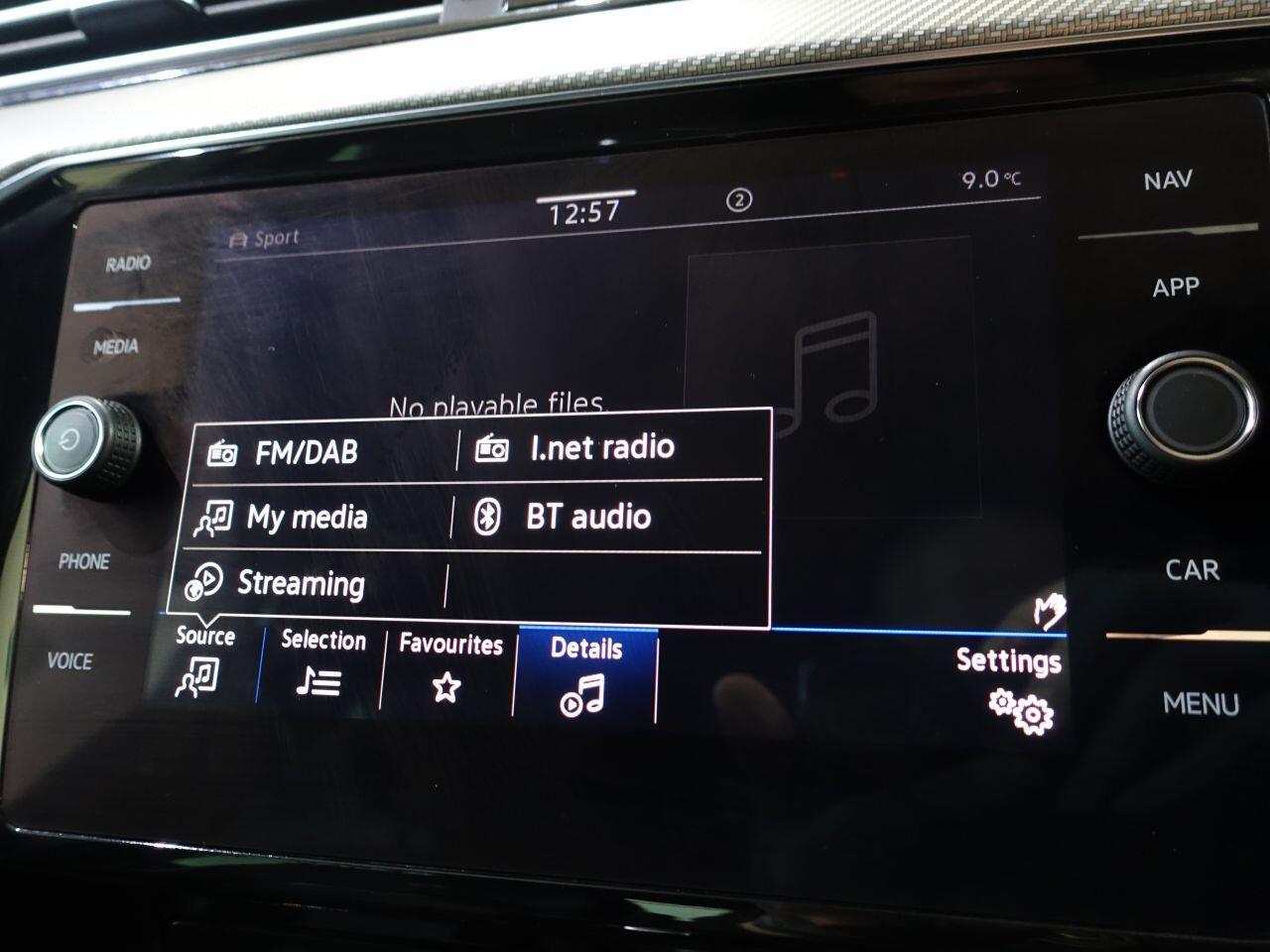 Volkswagen Passat - Image 34