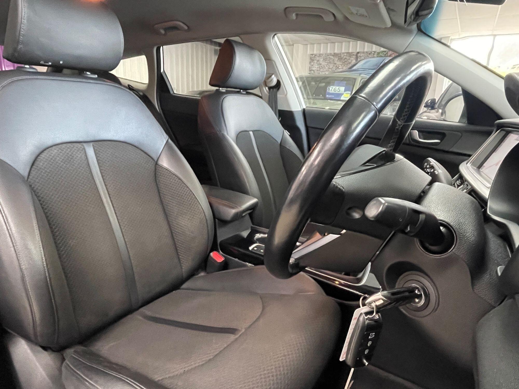 Kia Optima - Image 24