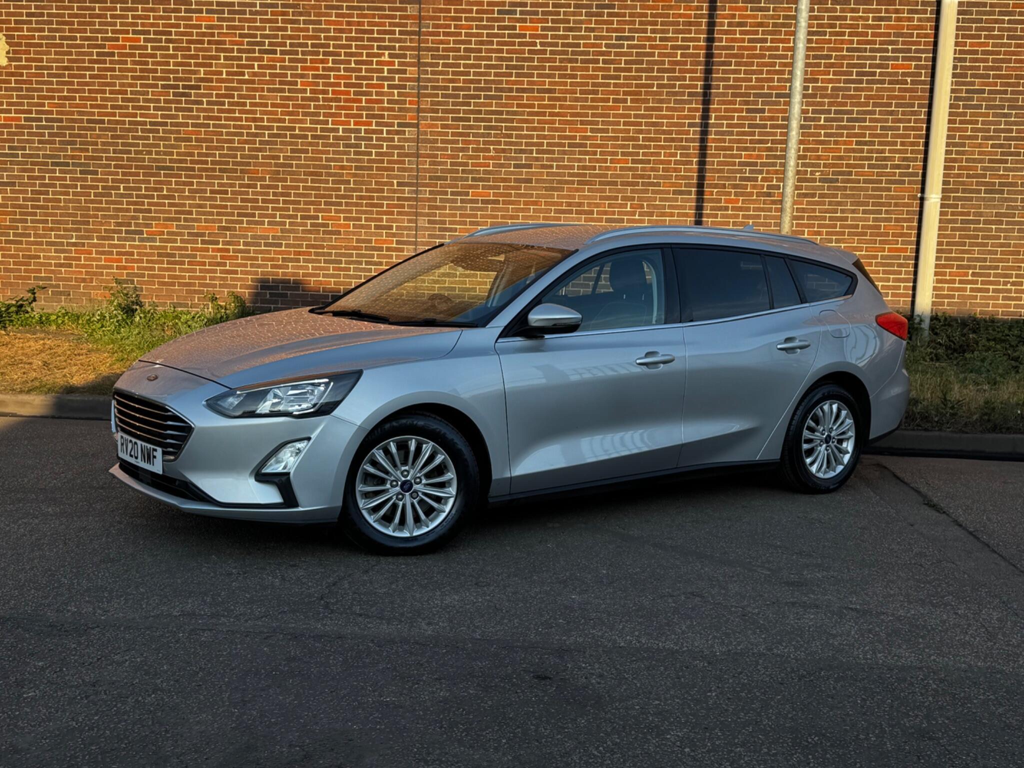 Ford Focus - Image 9