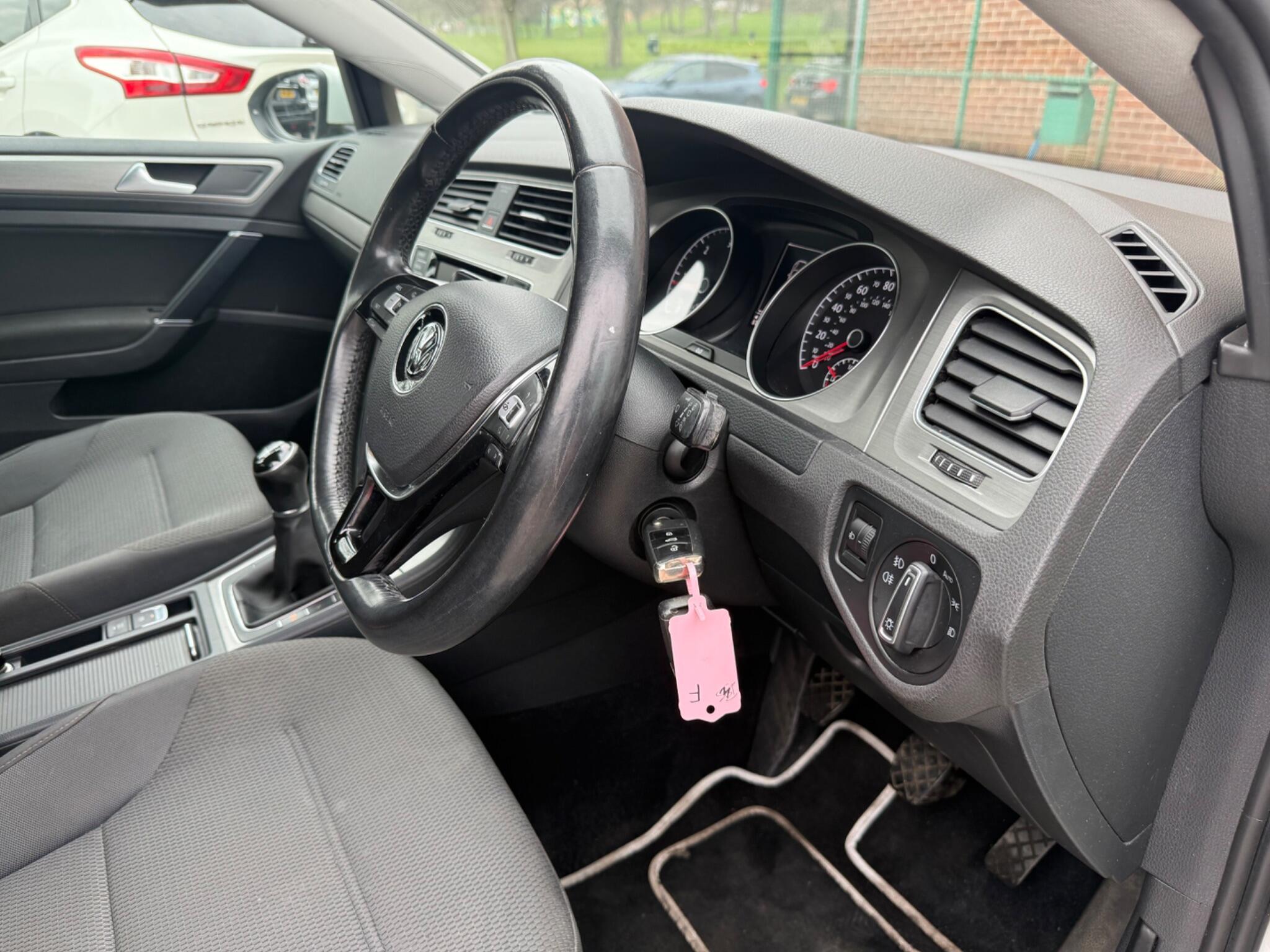 Volkswagen Golf - Image 18