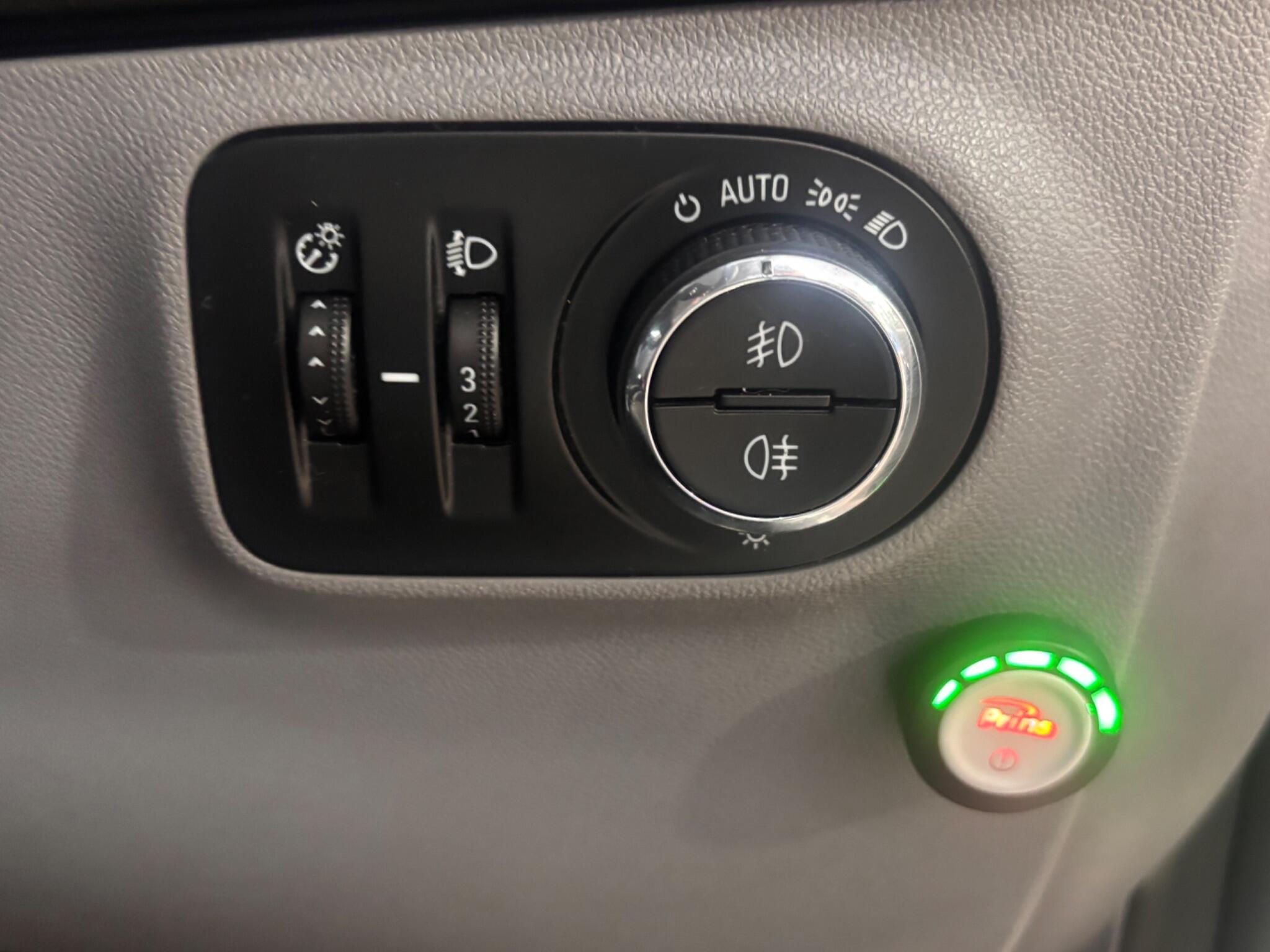 Vauxhall Corsa - Image 13