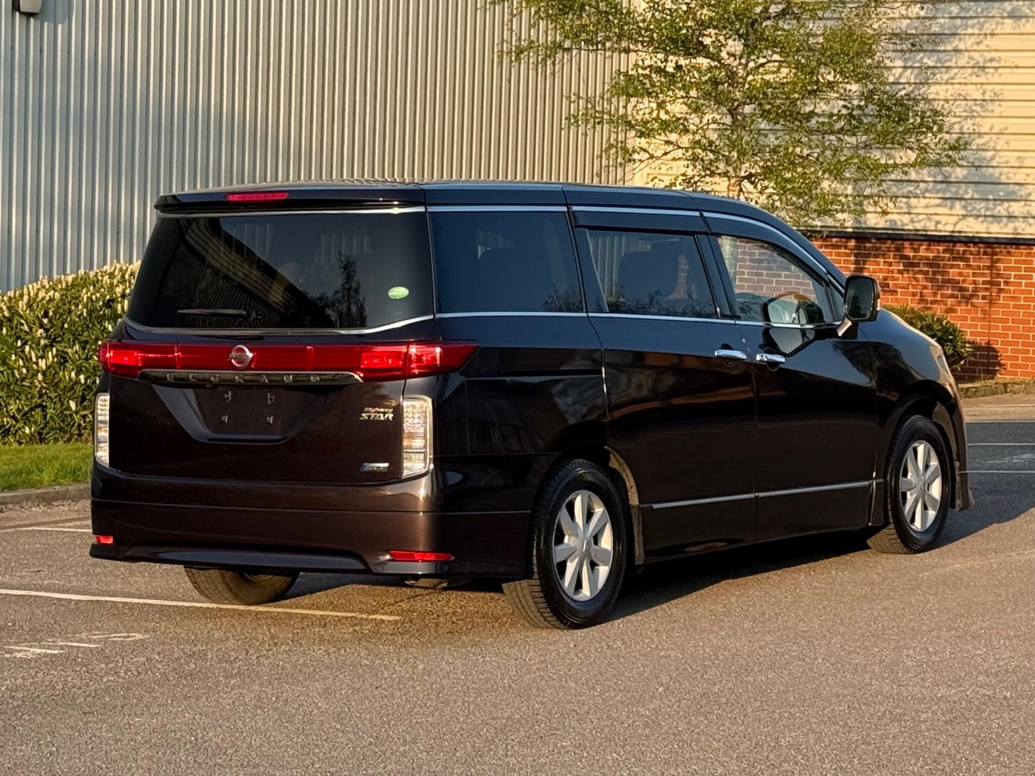 Nissan Elgrand - Image 11