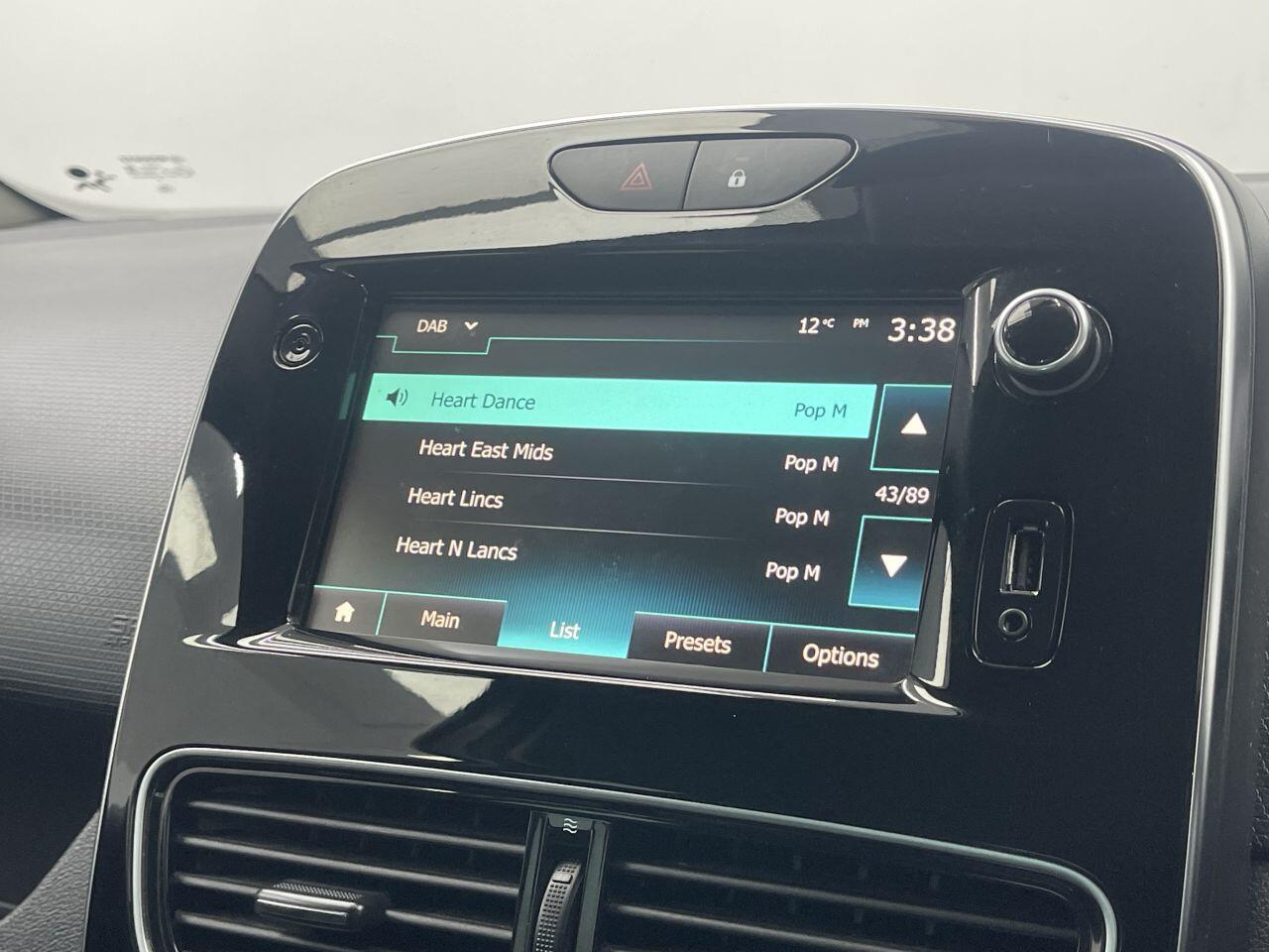 Renault Clio - Image 19