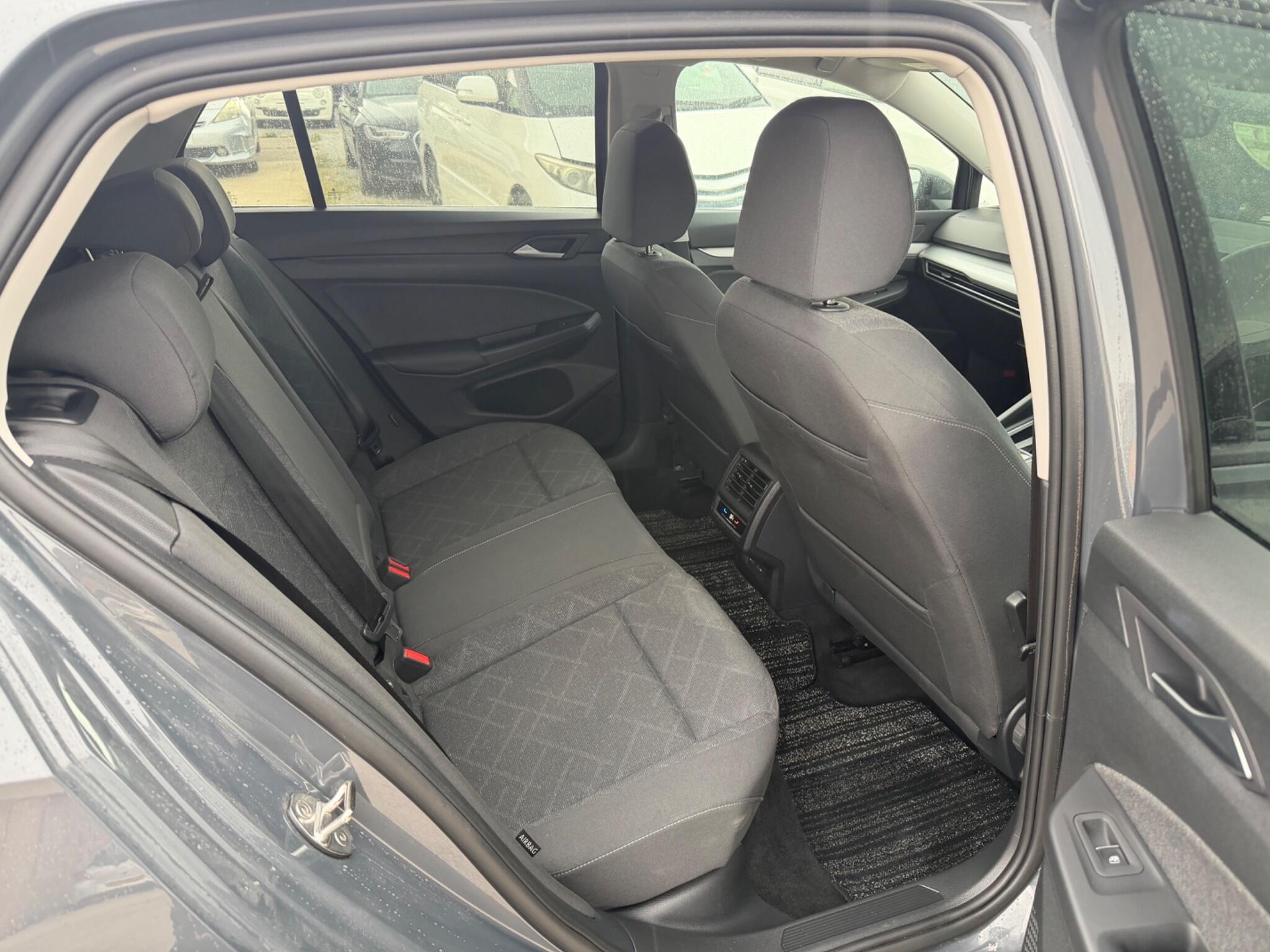 Volkswagen Golf - Image 10