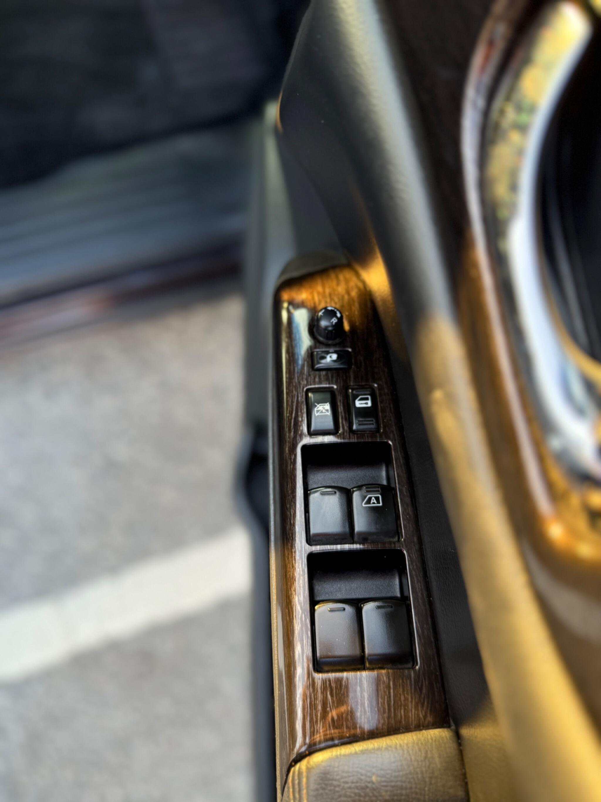 Nissan Elgrand - Image 46