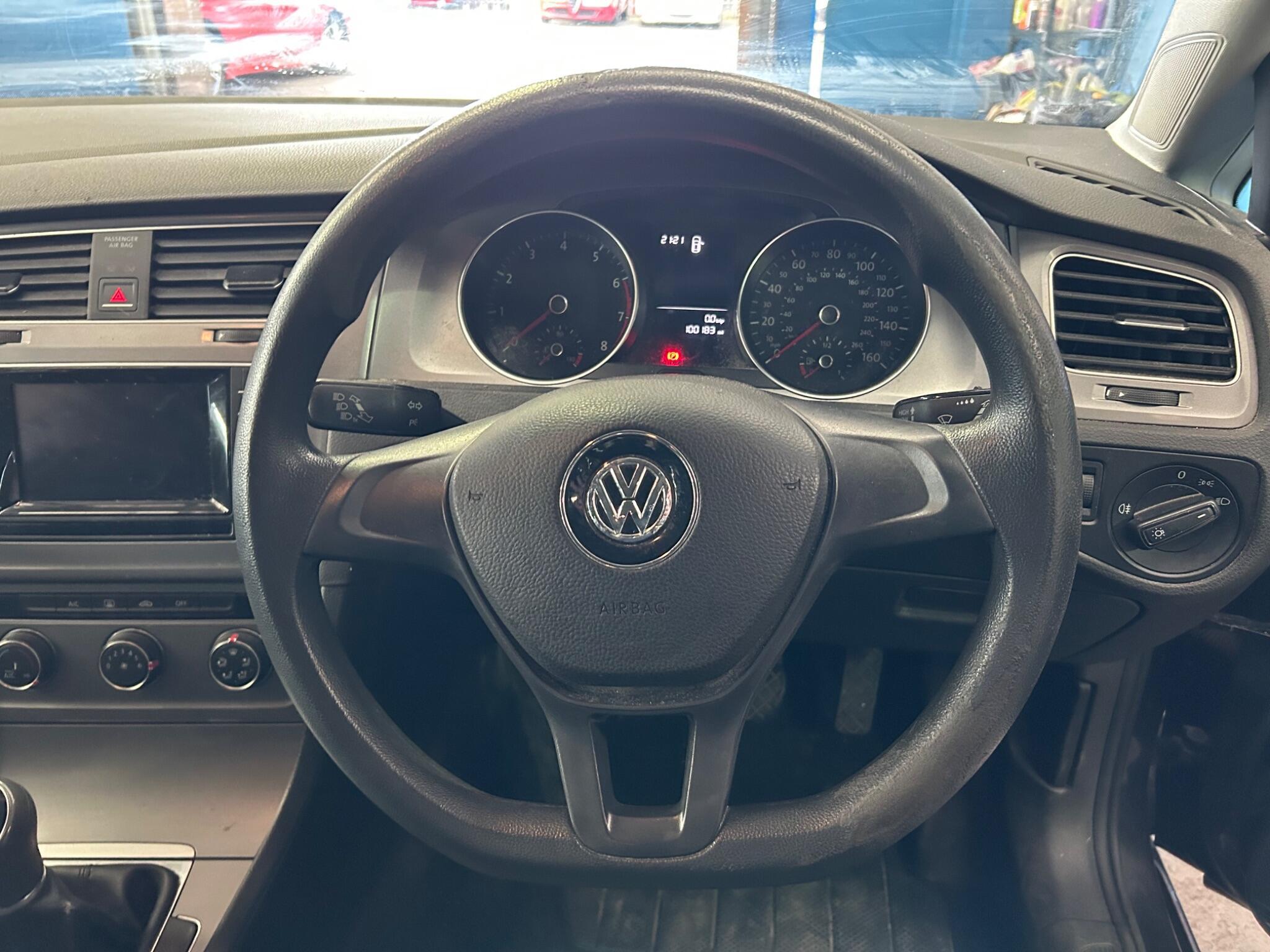 Volkswagen Golf - Image 10