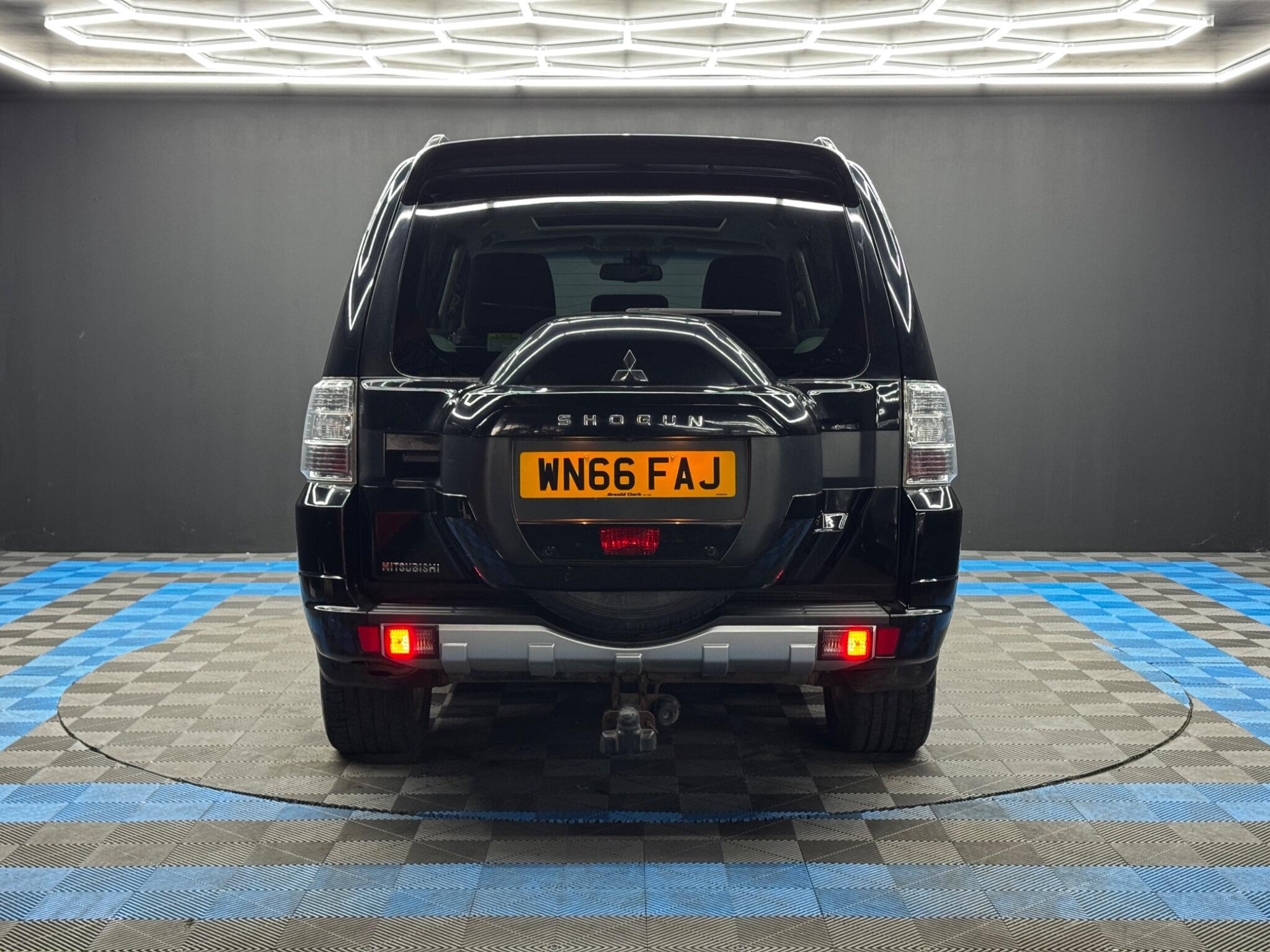 Mitsubishi Shogun - Image 6