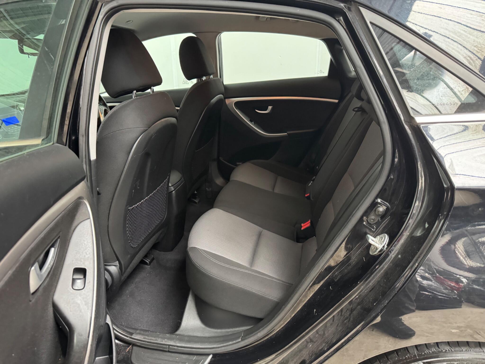 Hyundai i30 - Image 10