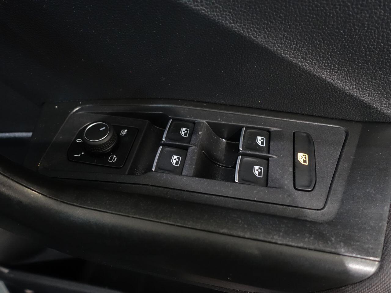 Volkswagen T-Roc - Image 32