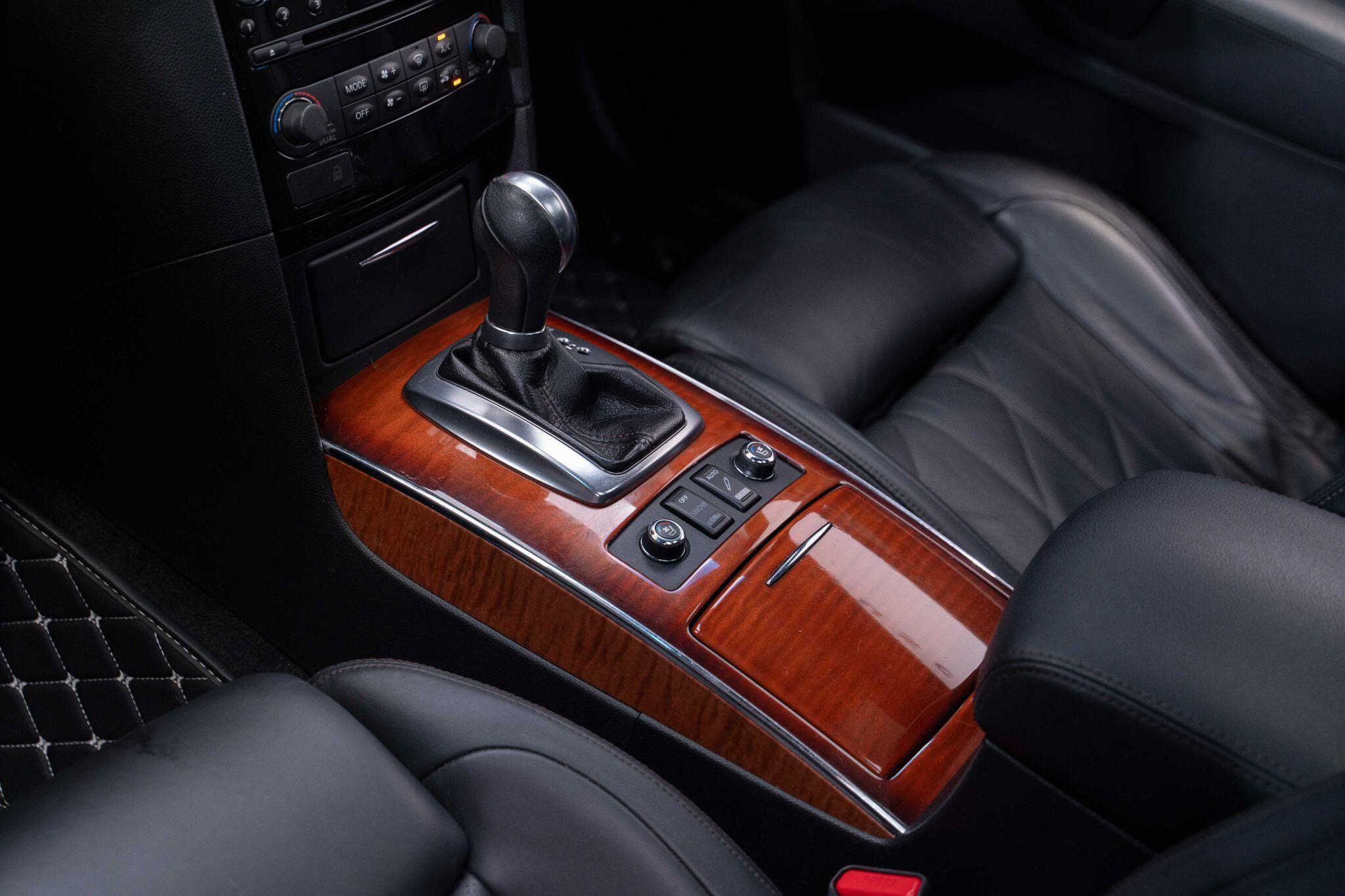 Infiniti QX70 - Image 10