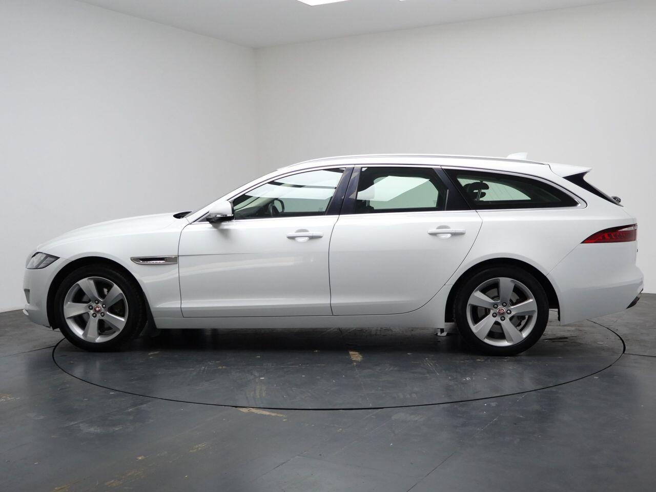 Jaguar XF - Image 8